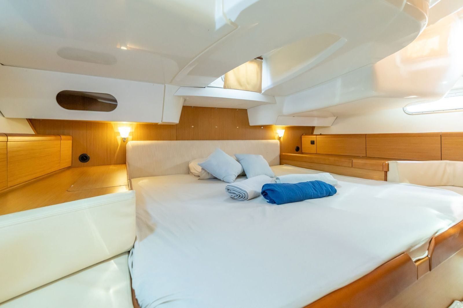 Jeanneau 13m Yelkenli