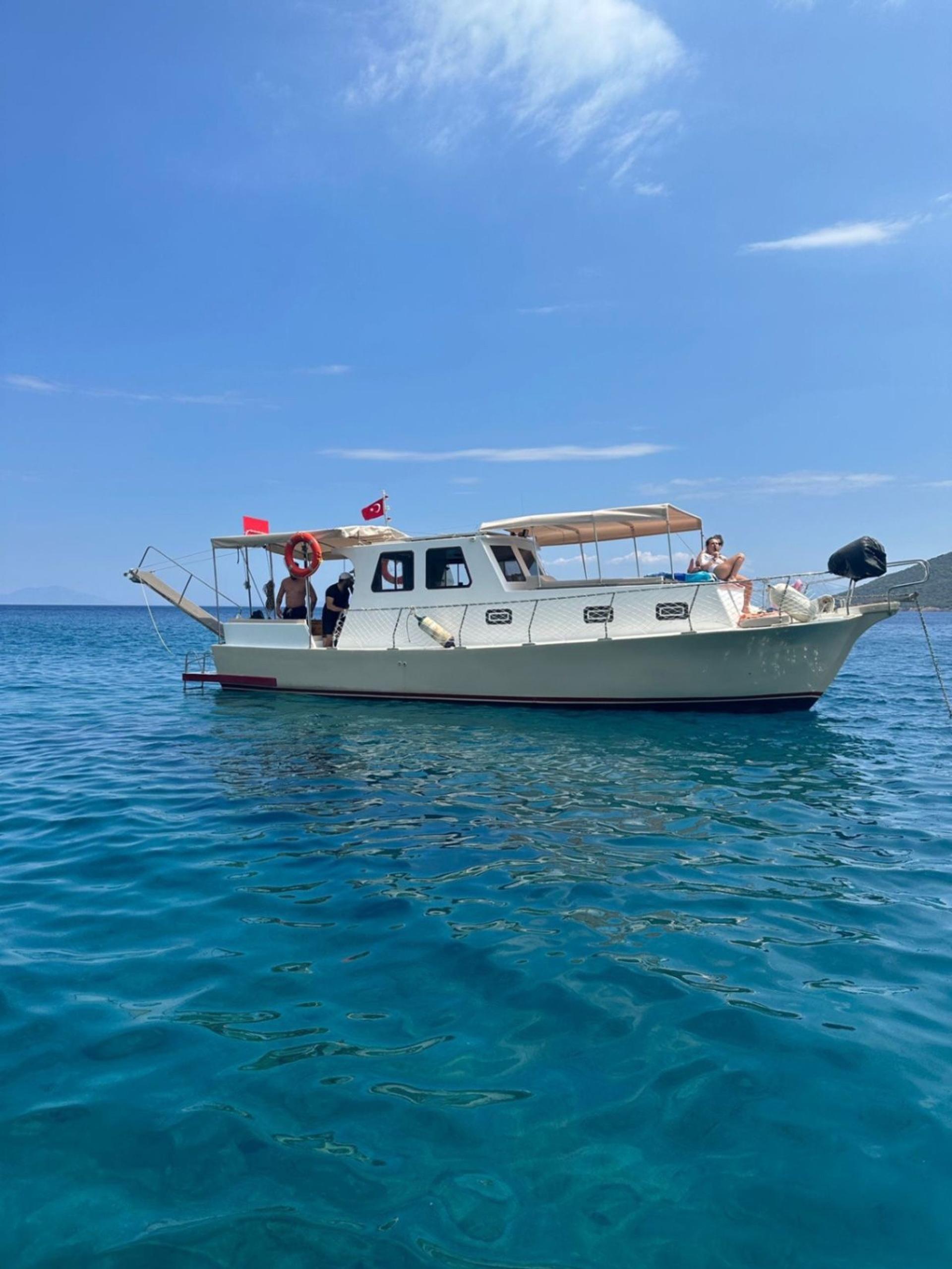Rental Custom made 12m Motor Yacht - 653 - photo 1