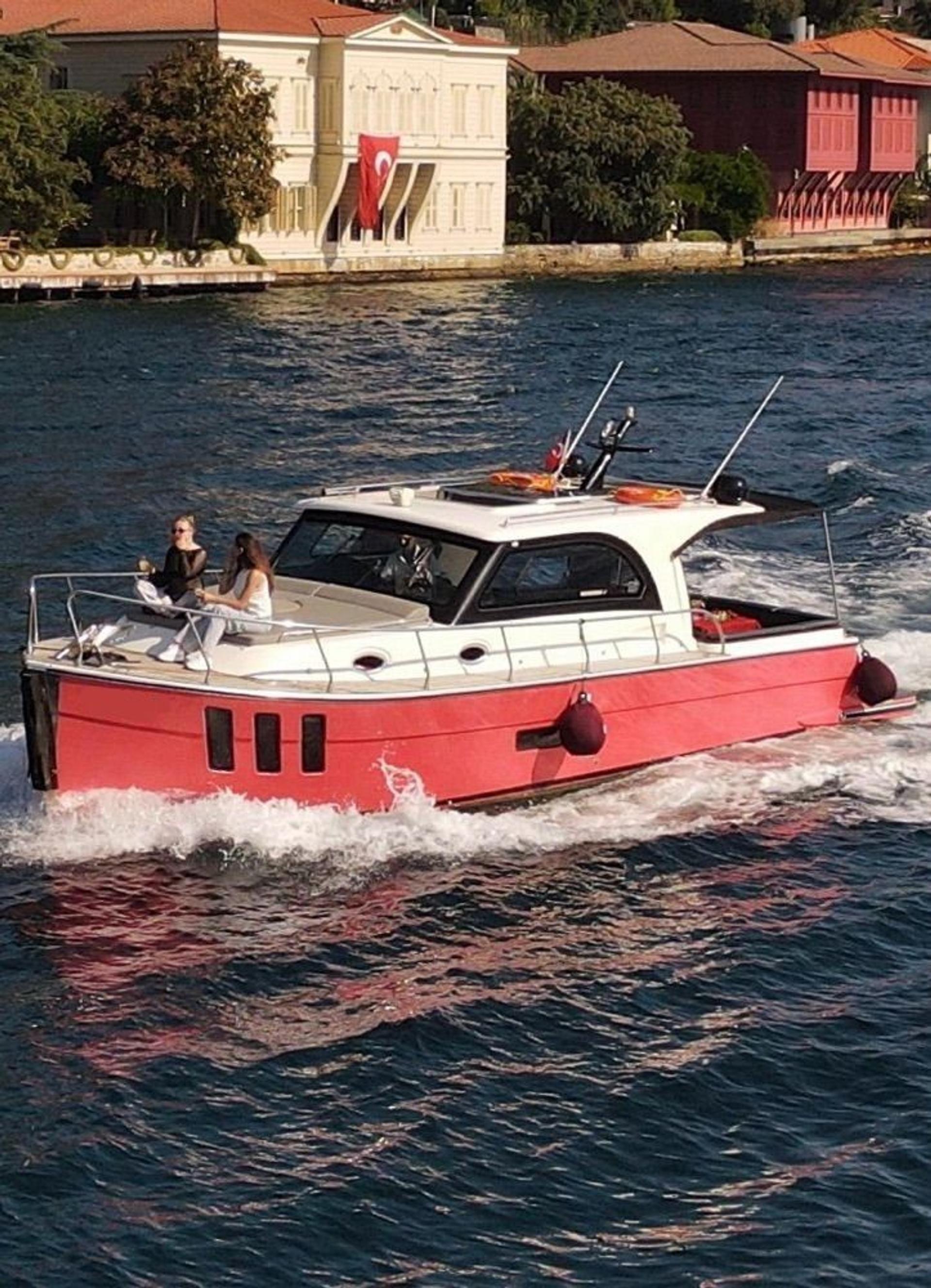 Rental Custom made 12m Motor Yacht - 379 - photo 2