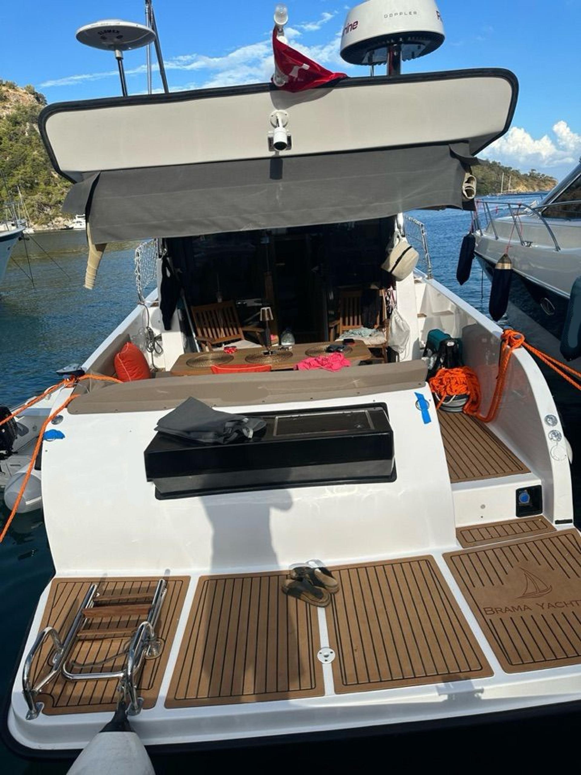 Rental Custom made 11m Motor Yacht - 380 - photo 35