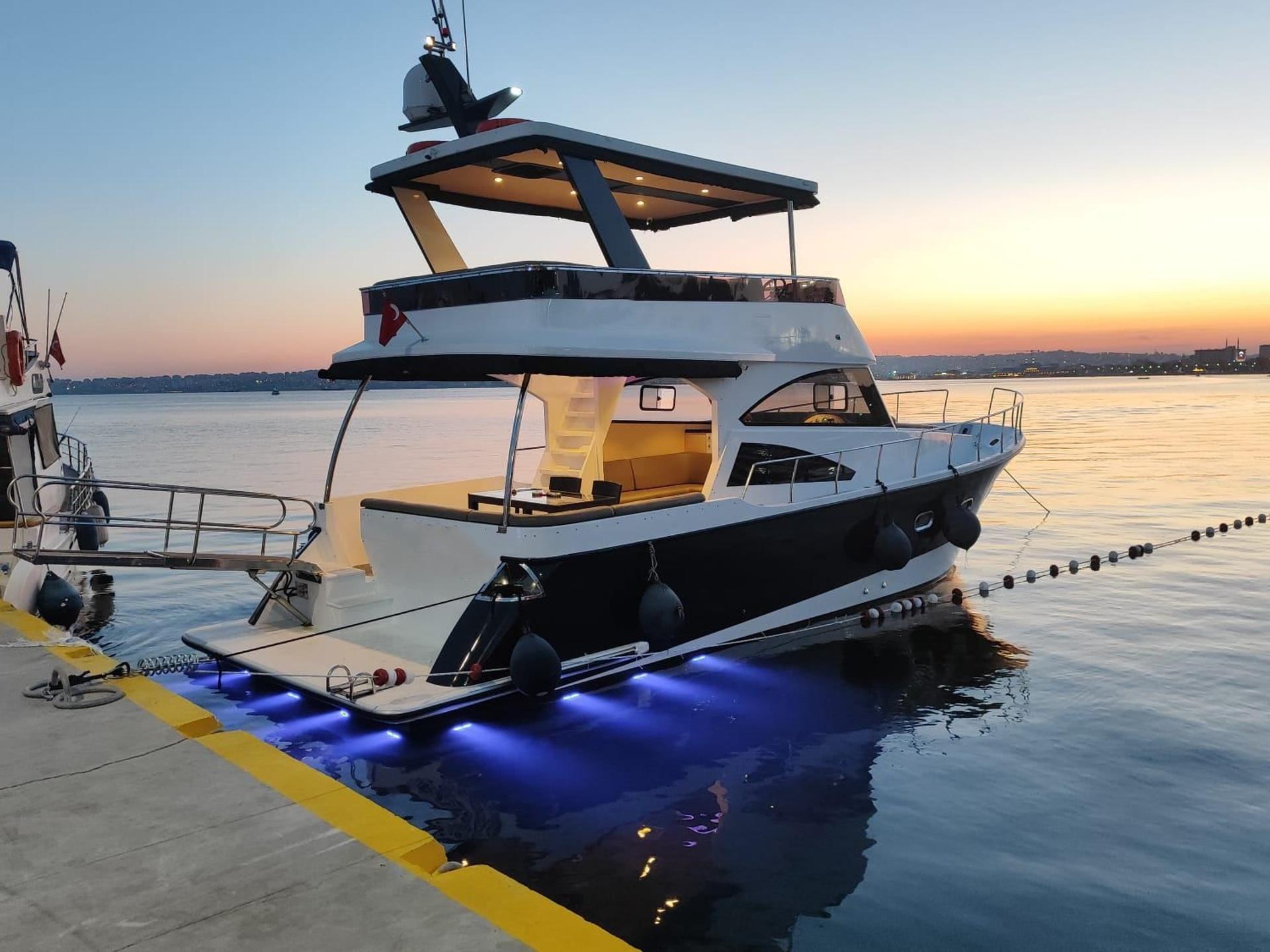 Rental Custom made 12.5m Motor Yacht - 466 - photo 3