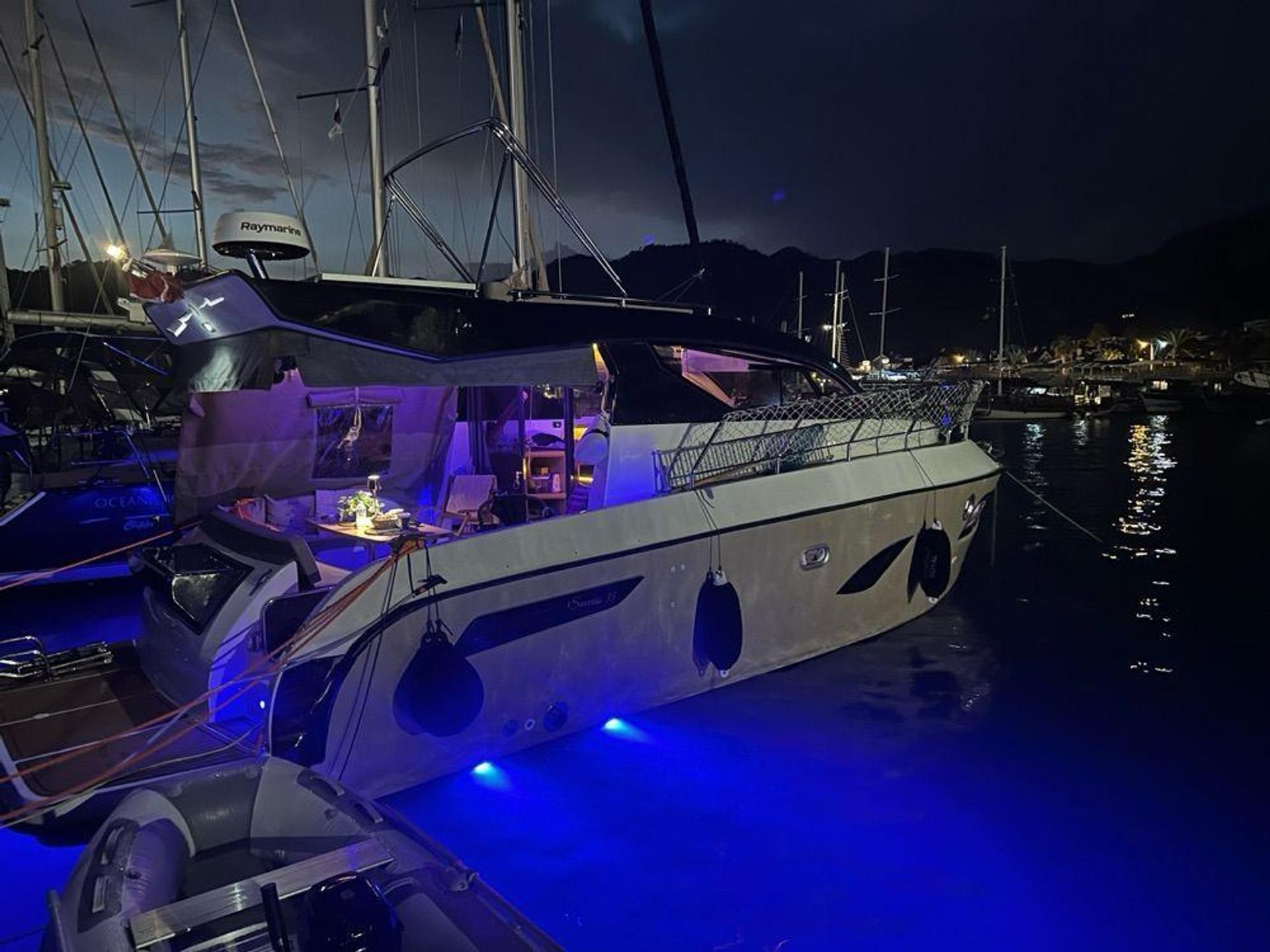 Rental Custom made 11m Motor Yacht - 908 - photo 12