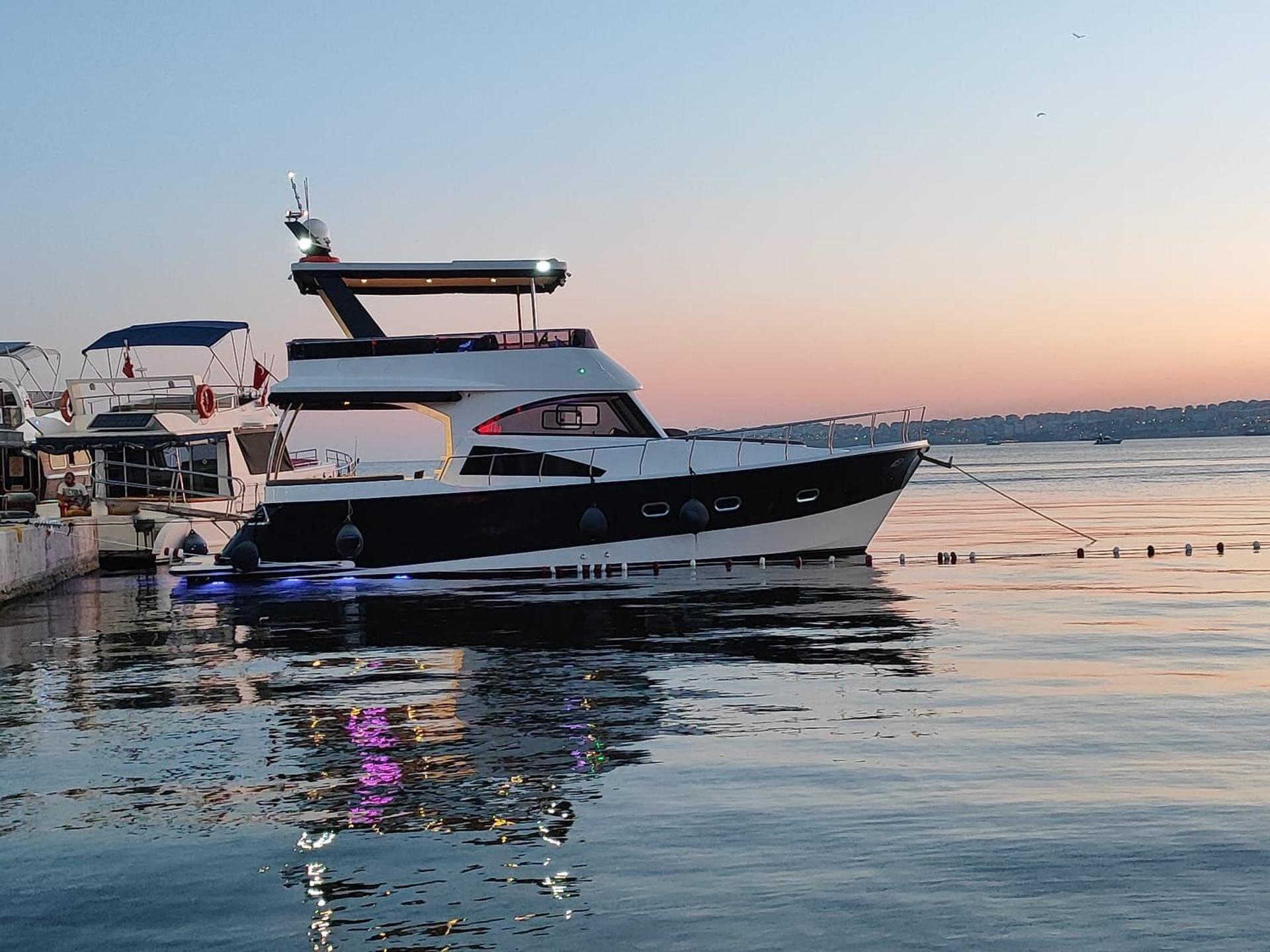 Rental Custom made 12.5m Motor Yacht - 466 - photo 2