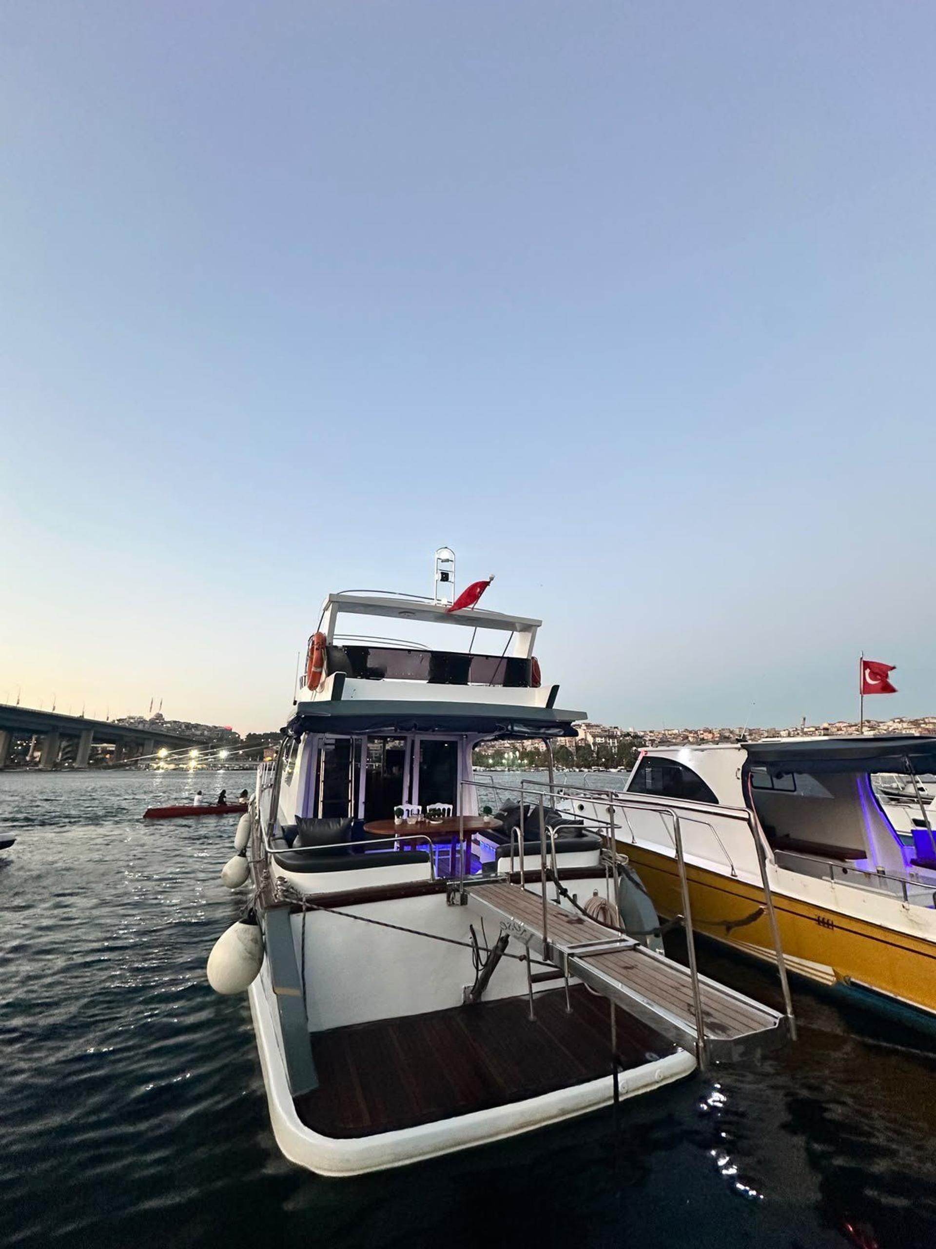 Rental Custom made 17m Motor Yacht - 352 - photo 2