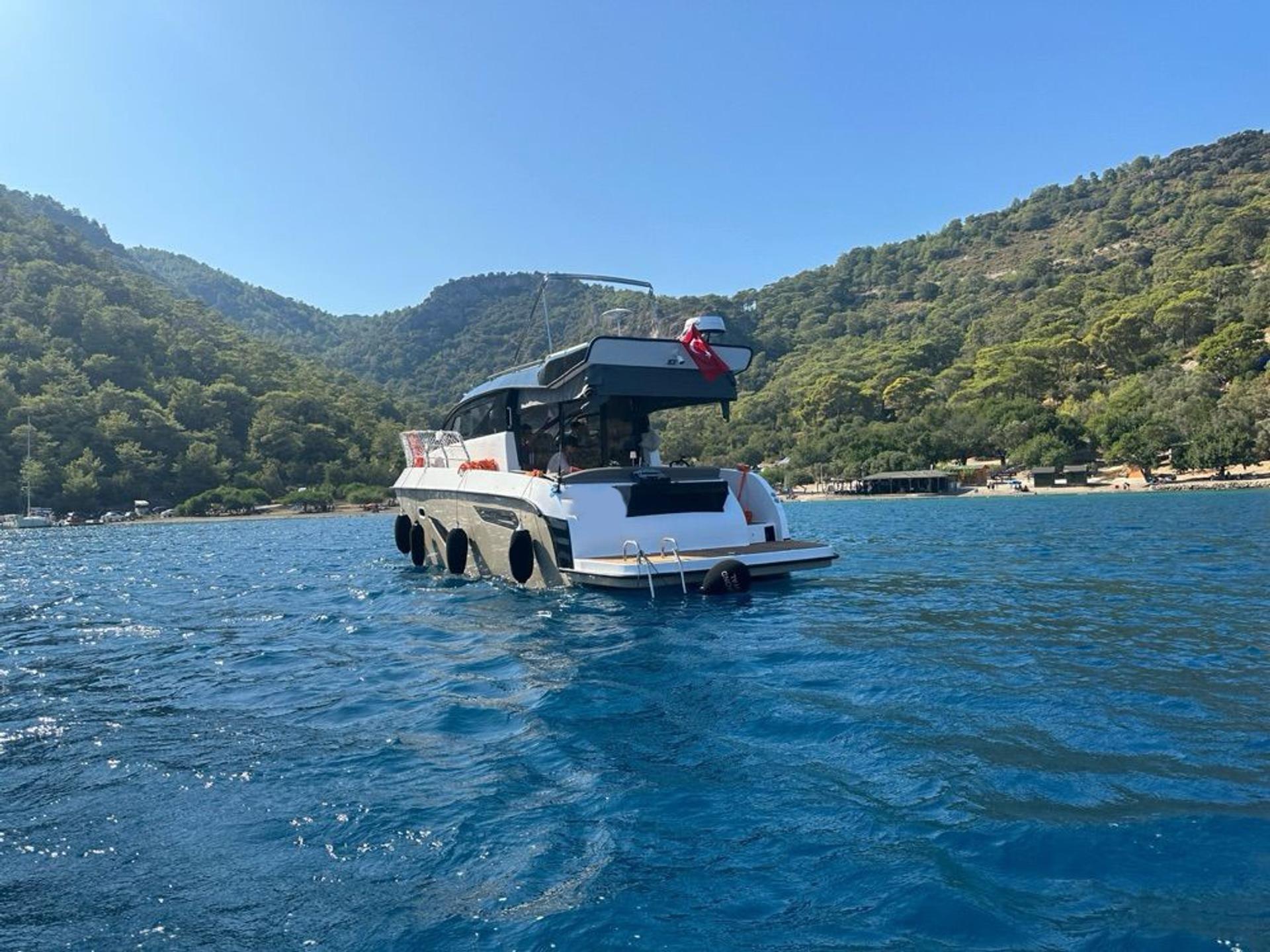 Rental Custom made 11m Motor Yacht - 380 - photo 4