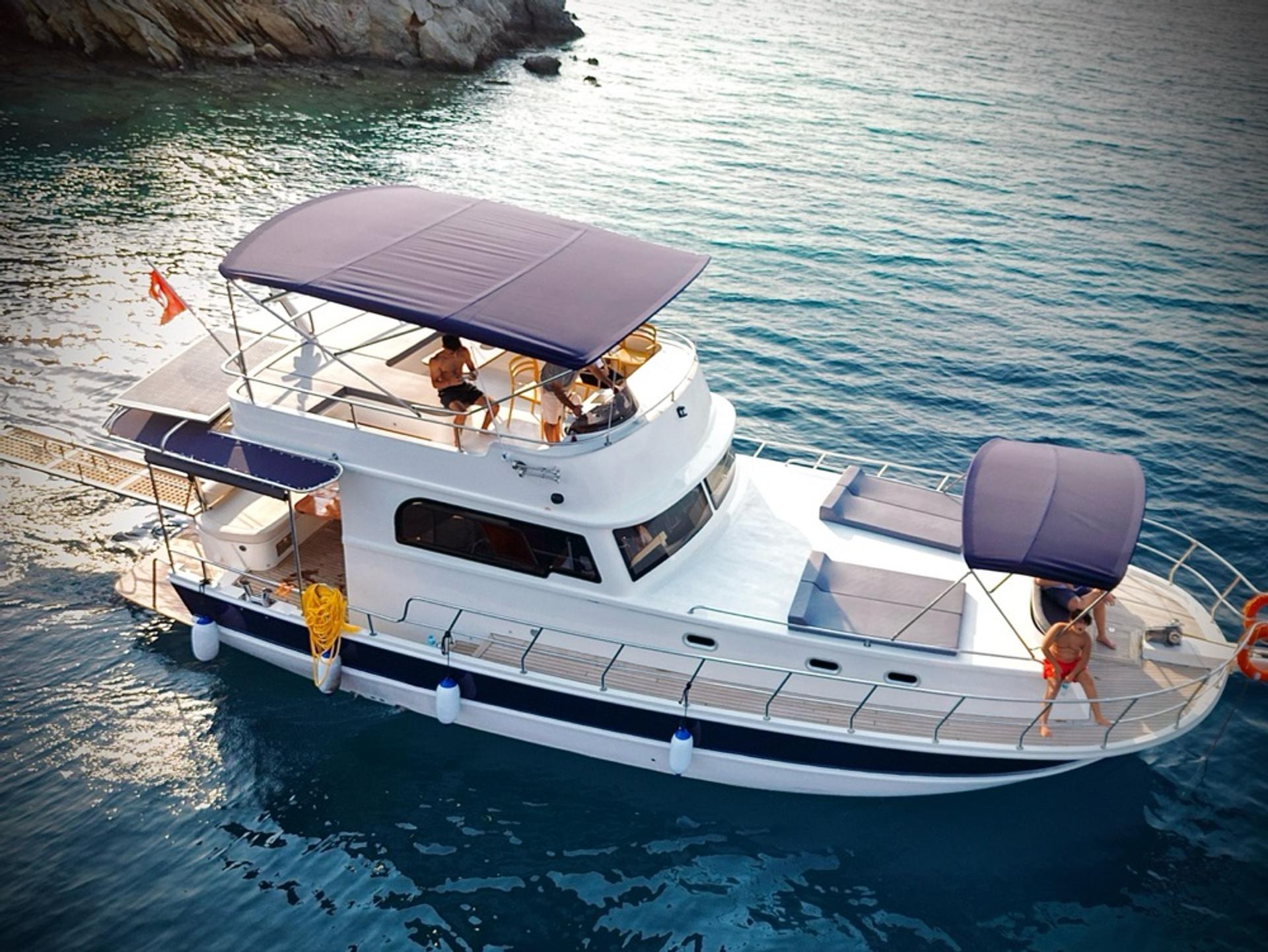 Rental Custom made 14m Motor Yacht - 619 - photo 4