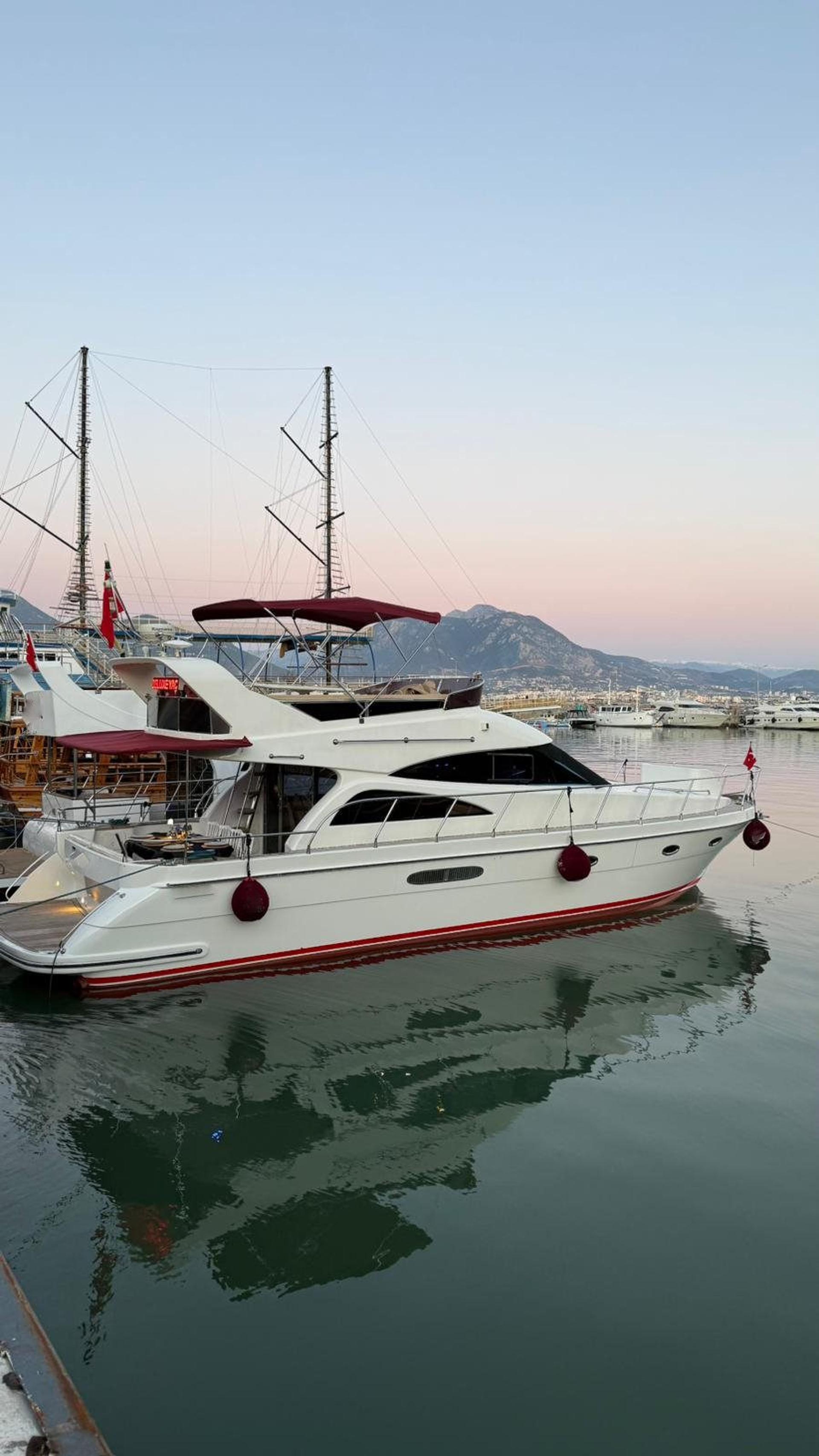 Rental Custom made 17m Motor Yacht - 1064 - photo 4