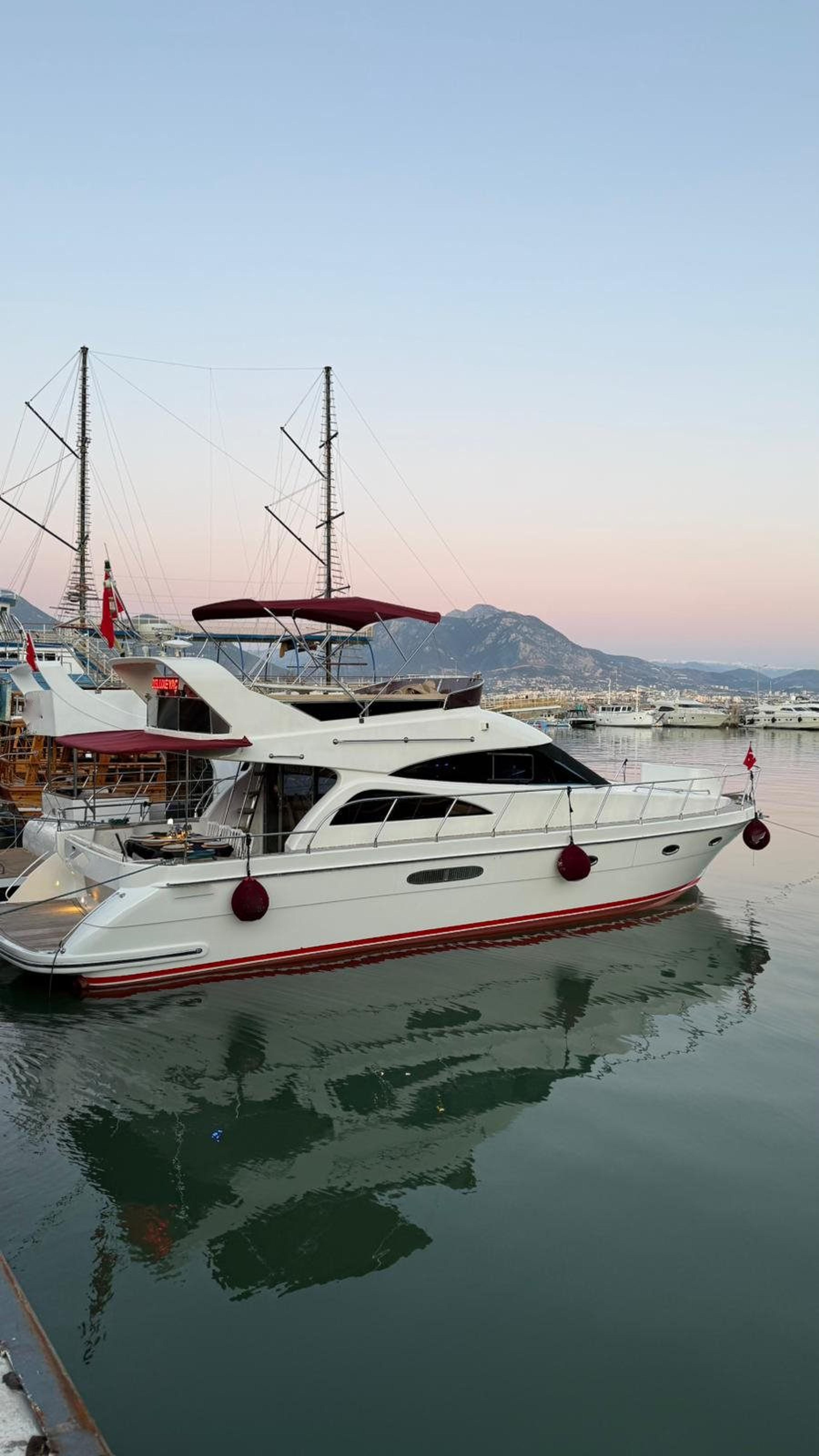 Kiralık Özel yapım 17m Motoryat - 1064 - photo 4