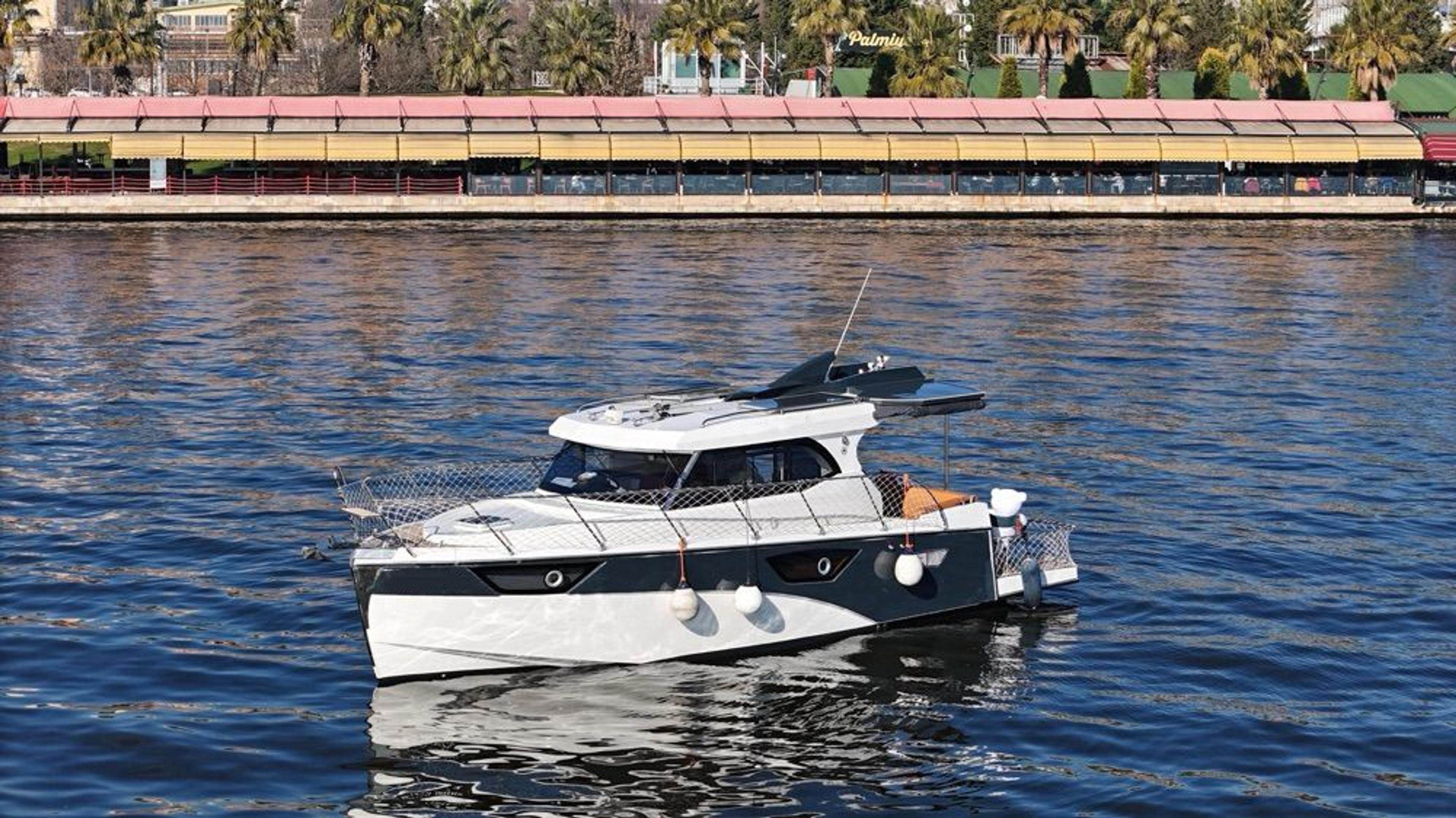 Rental Custom made 11m Motor Yacht - 666 - photo 1