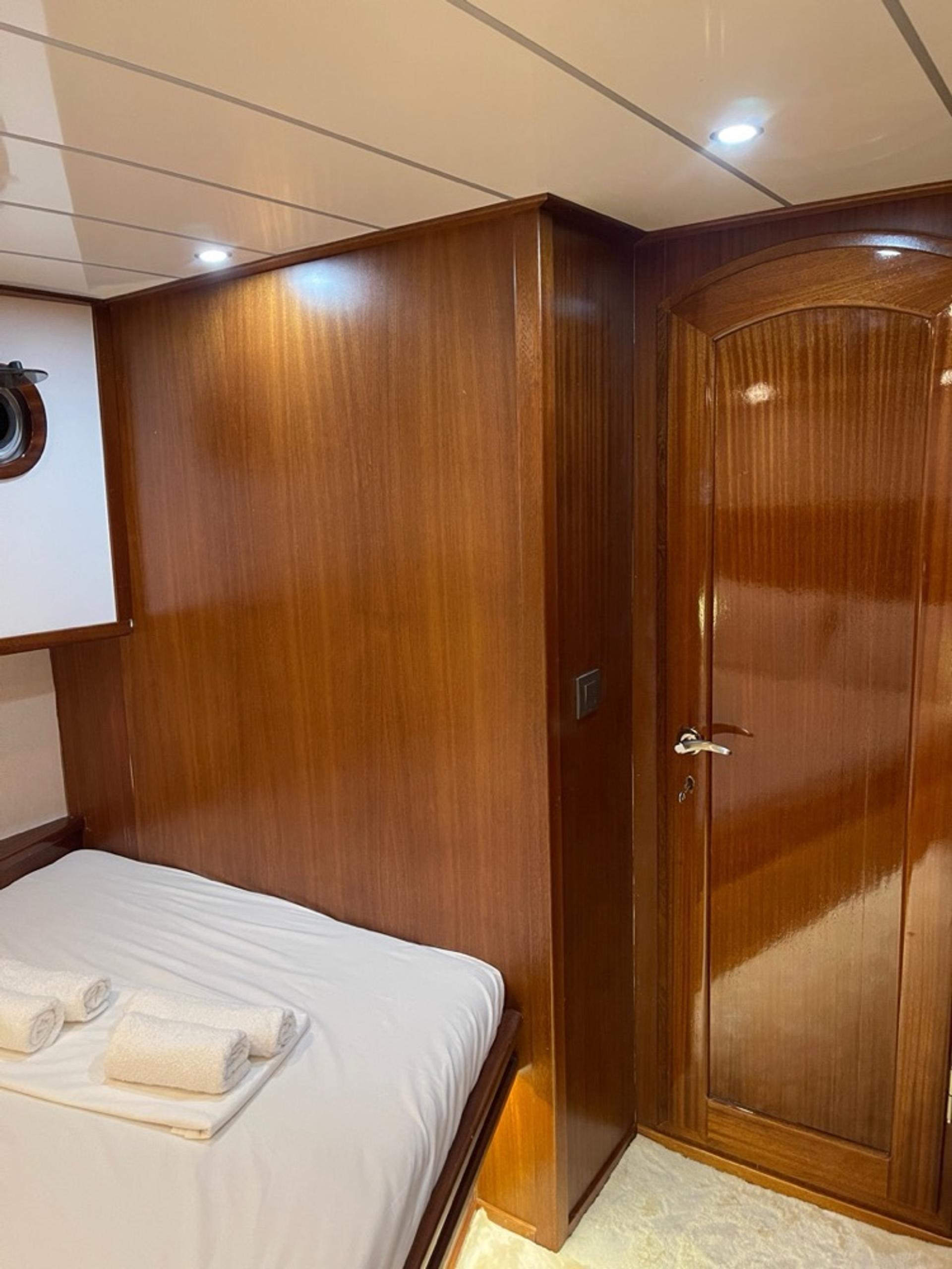 Rental Custom made 14m Motor Yacht - 619 - photo 16