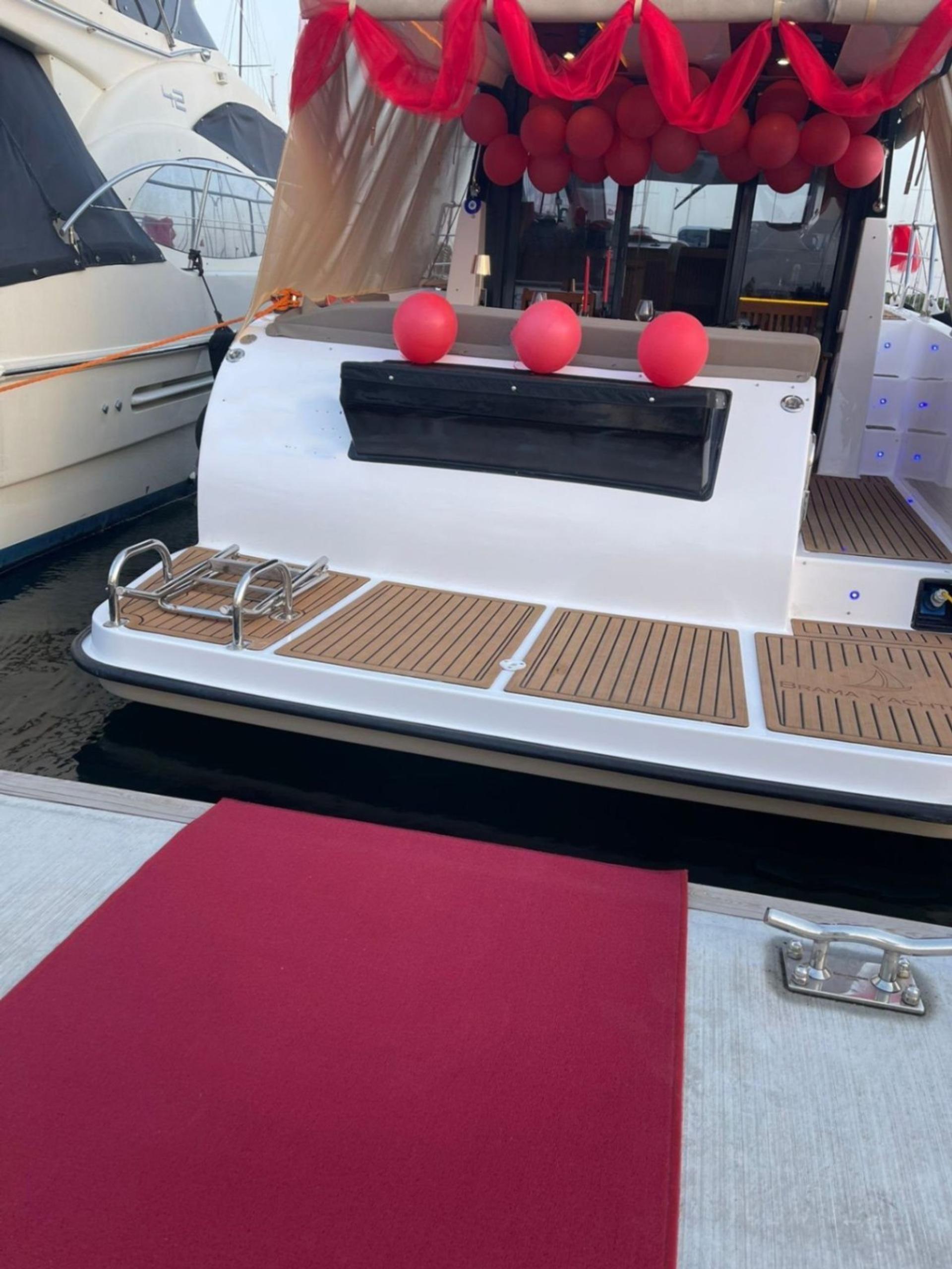 Rental Custom made 11m Motor Yacht - 908 - photo 13