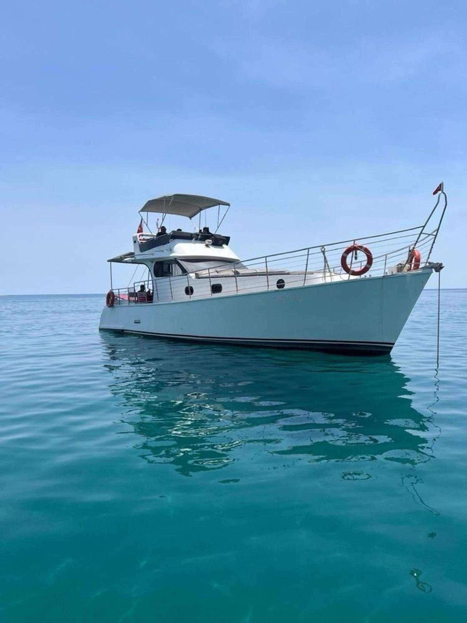 Rental Custom made 14m Motor Yacht - 896 - photo 1