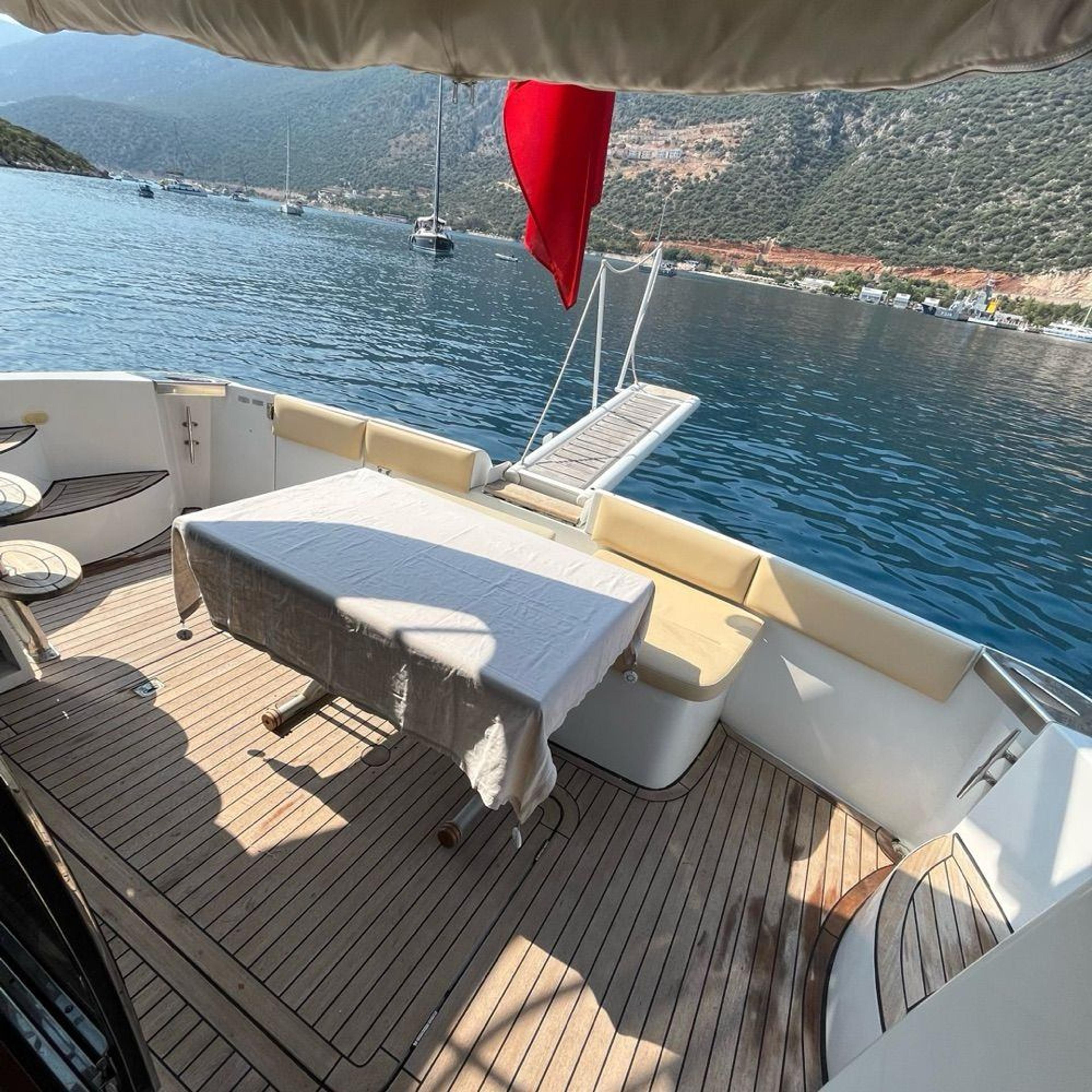 Rental Carver 17m Motor Yacht - 623 - photo 2