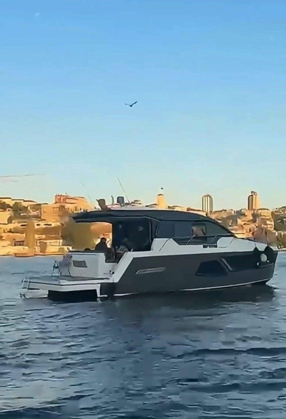 Kiralık Ocean Yachts 12m Motoryat - 694-14