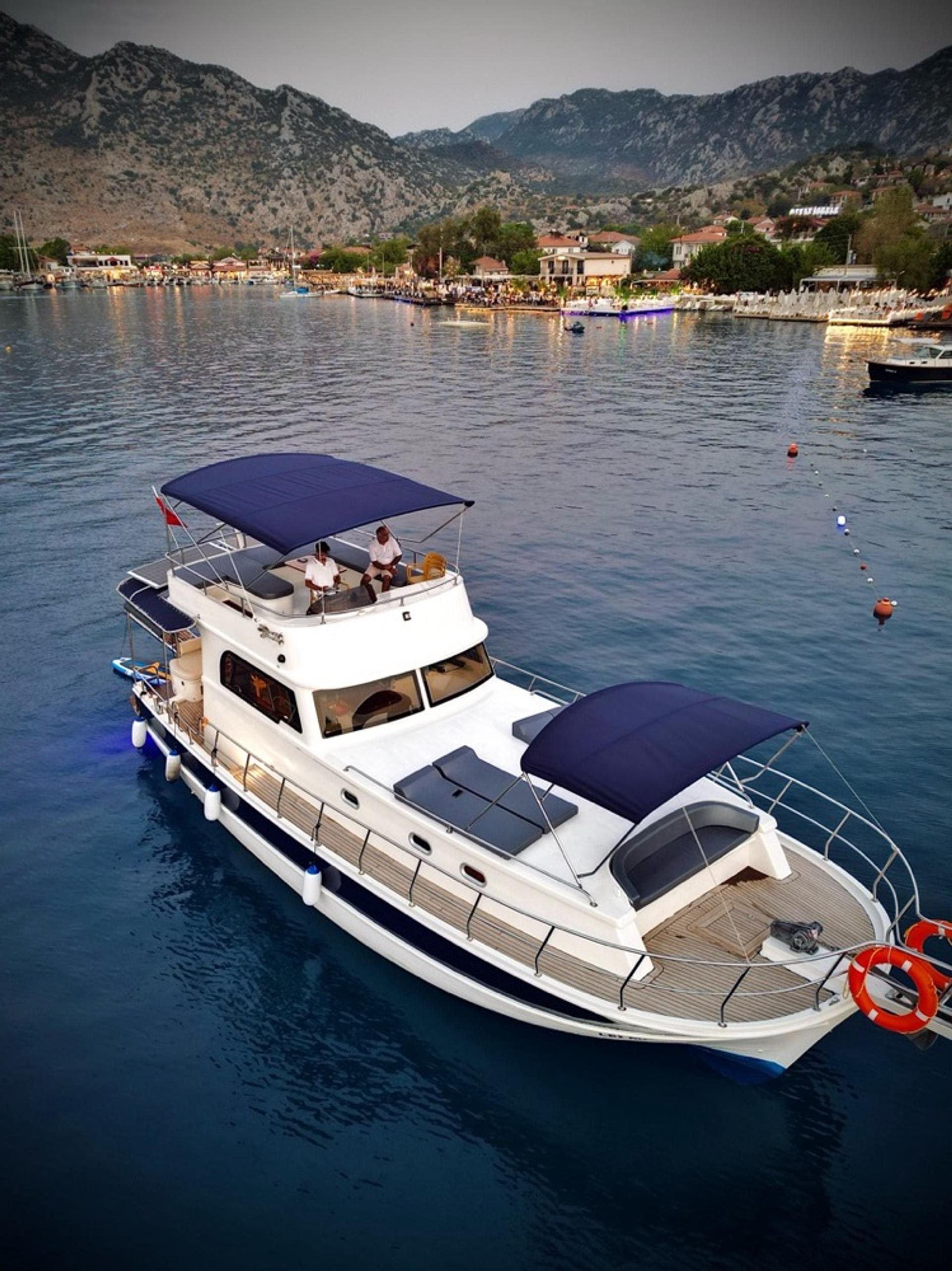 Rental Custom made 14m Motor Yacht - 619 - photo 1