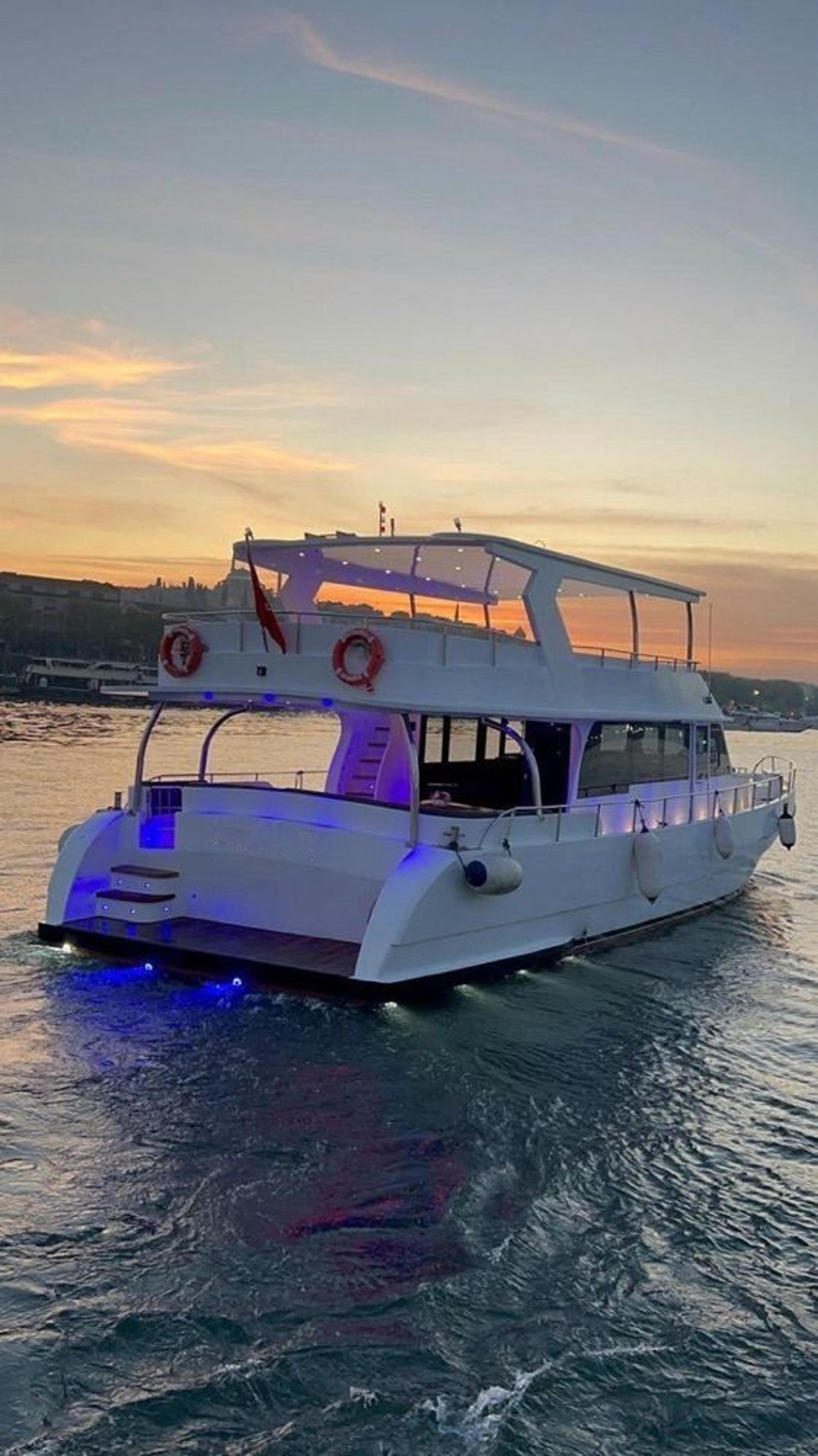 Rental Custom made 20m Motor Yacht - 862 - photo 1