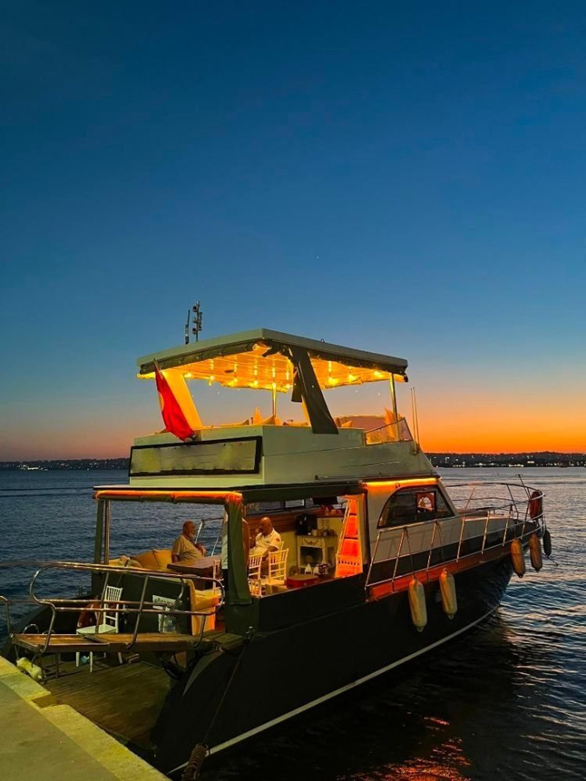 Rental Custom made 12m Motor Yacht - 881 - photo 5