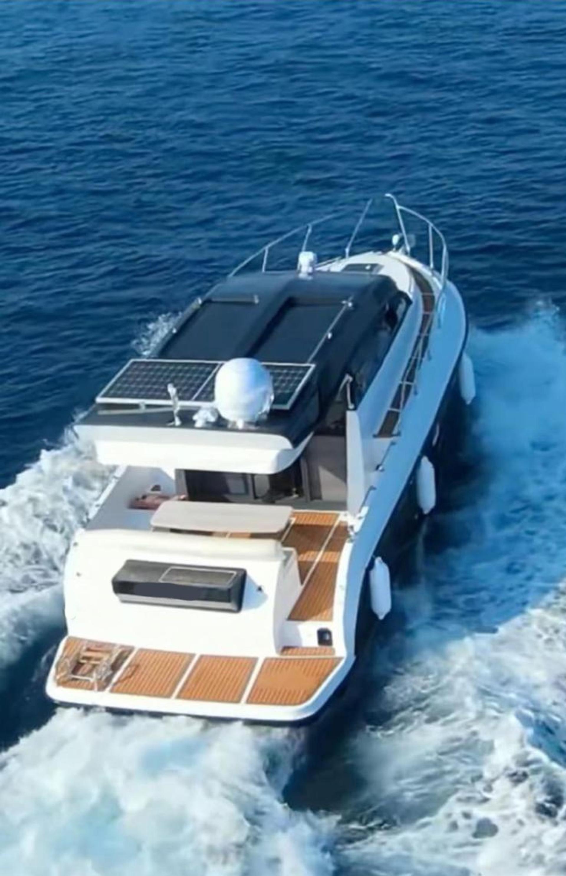 Rental Custom made 11m Motor Yacht - 380 - photo 1