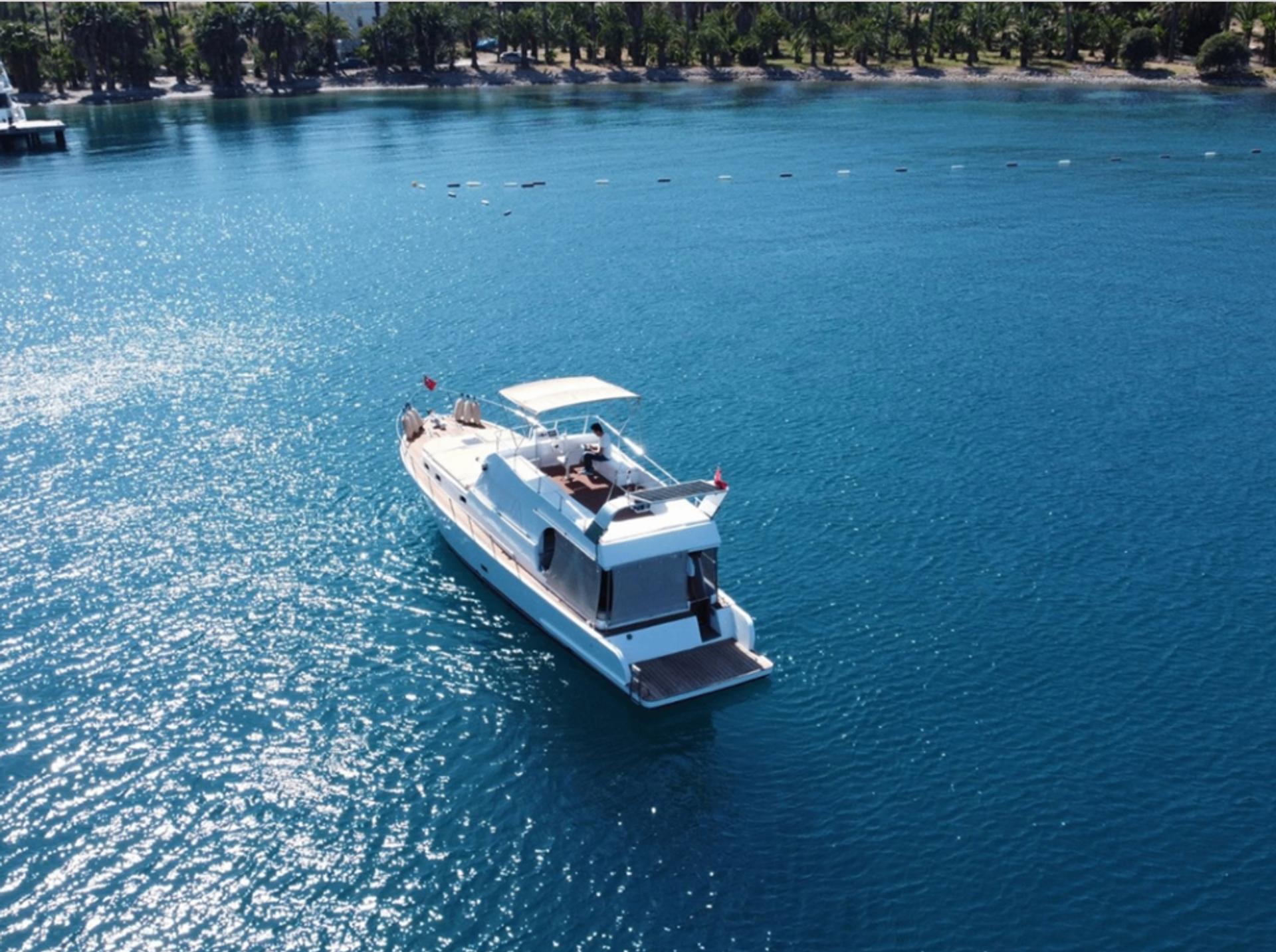 Rental Custom made 14m Motor Yacht - 393 - photo 3