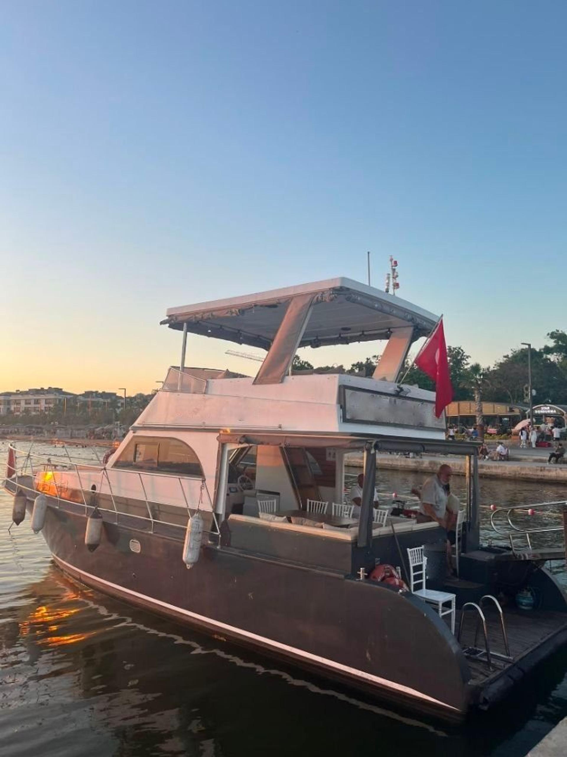 Rental Custom made 12m Motor Yacht - 881 - photo 2