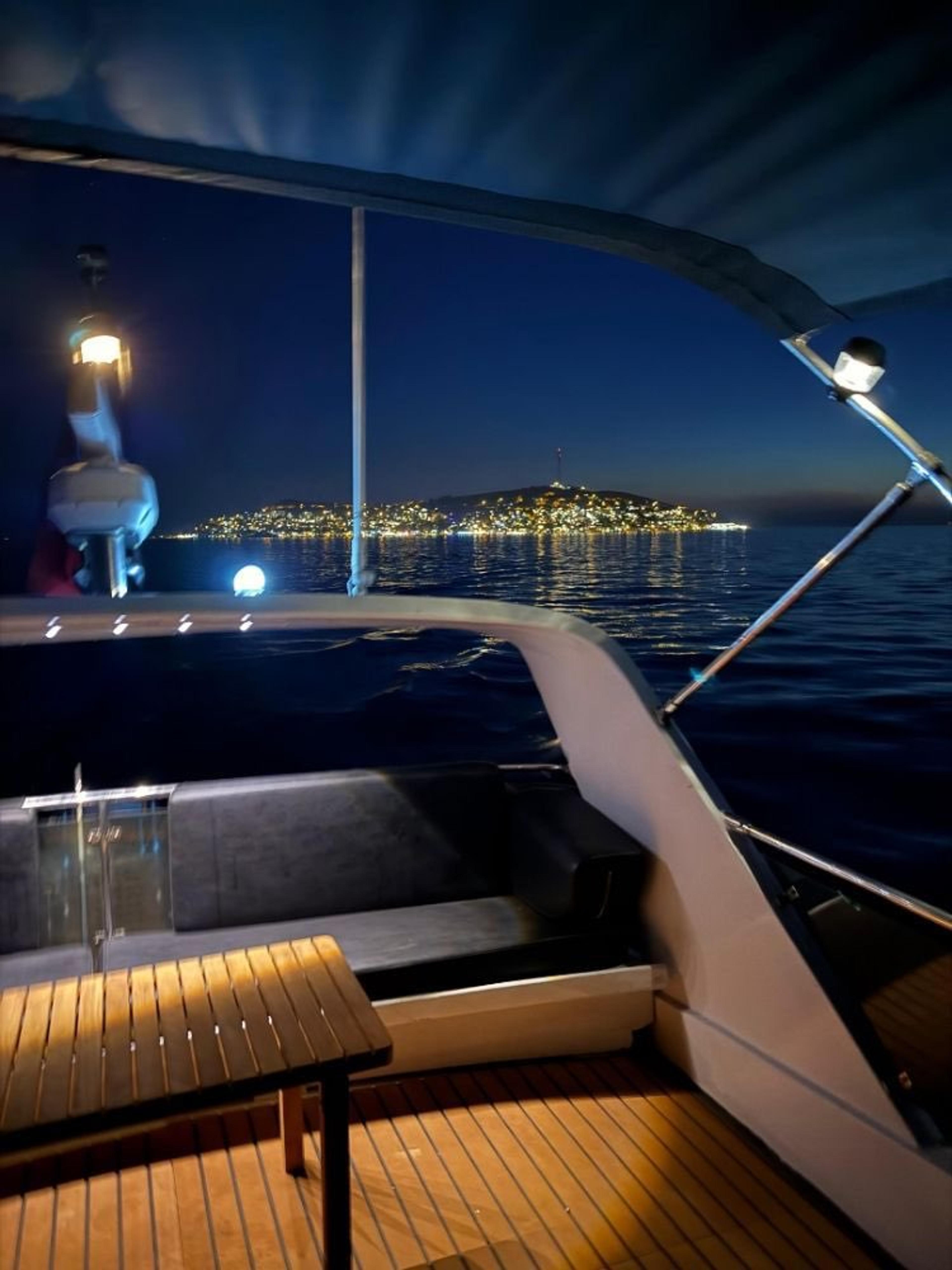 Rental Custom made 14m Motor Yacht - 983 - photo 17