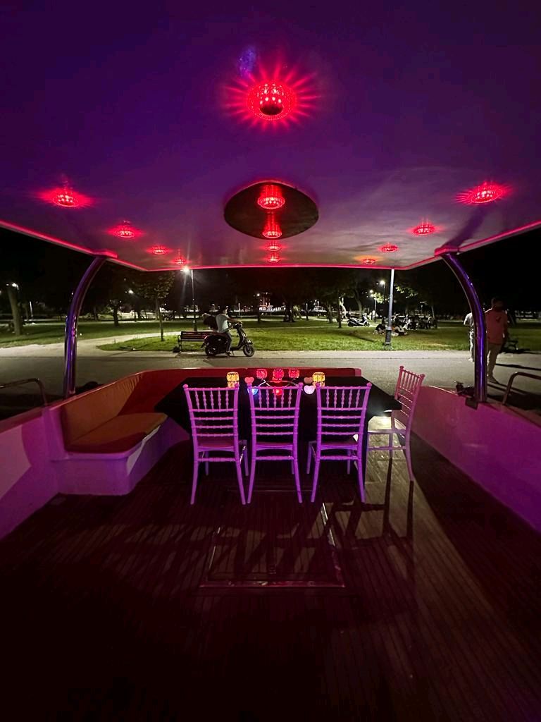 YACHT