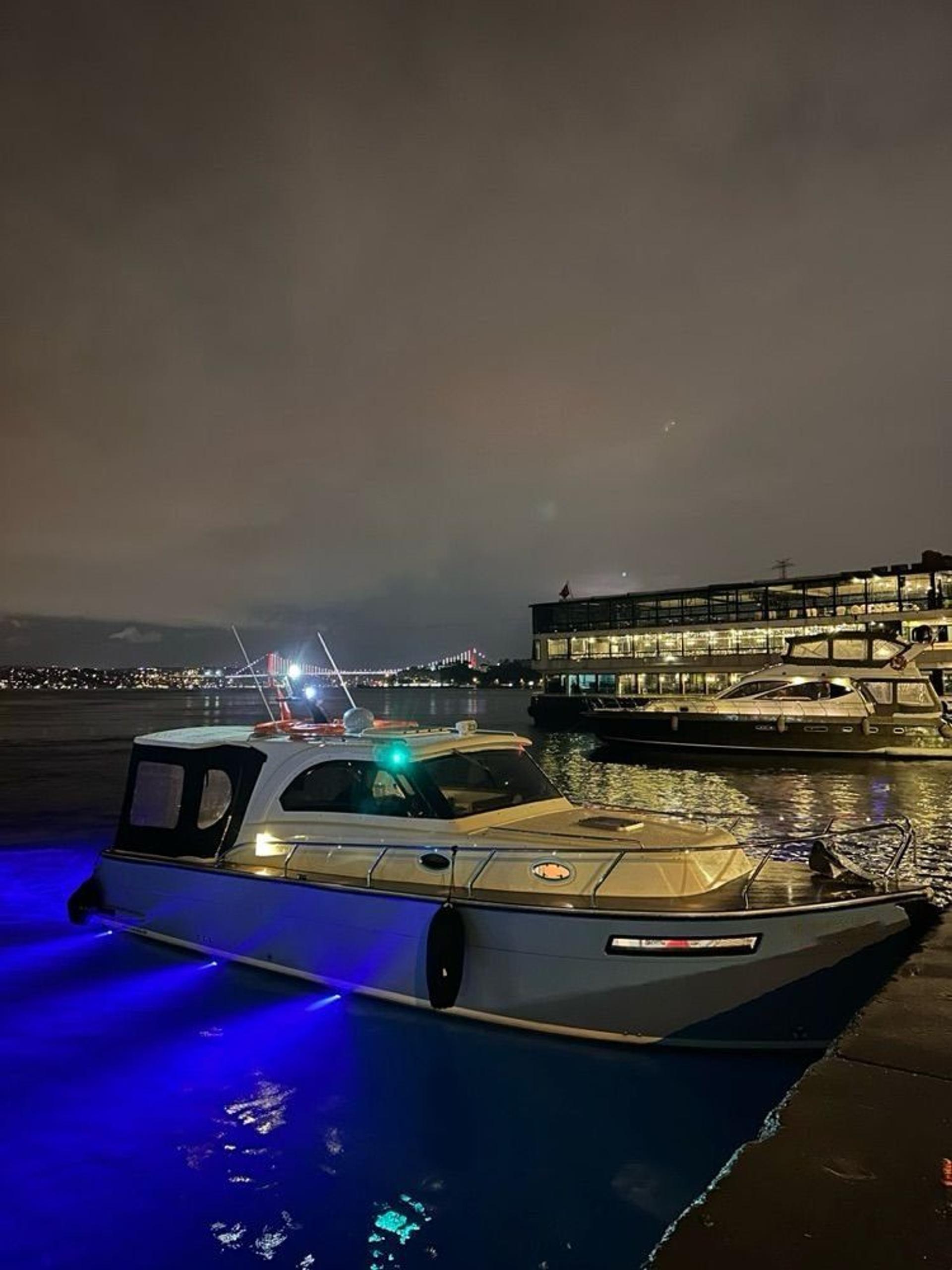 Rental Custom made 12m Motor Yacht - 1082 - photo 4