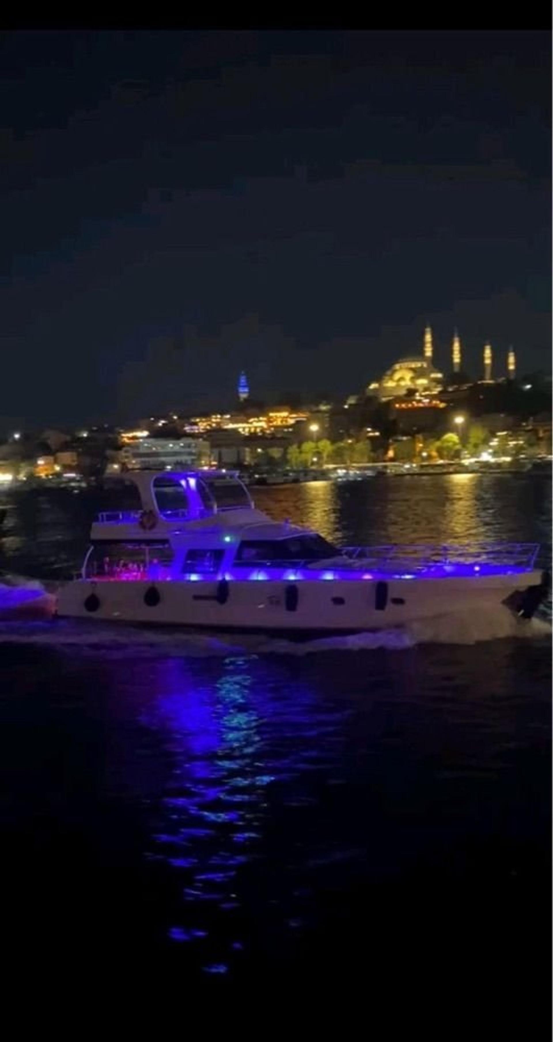 Rental Custom made 16m Motor Yacht - 1090 - photo 4