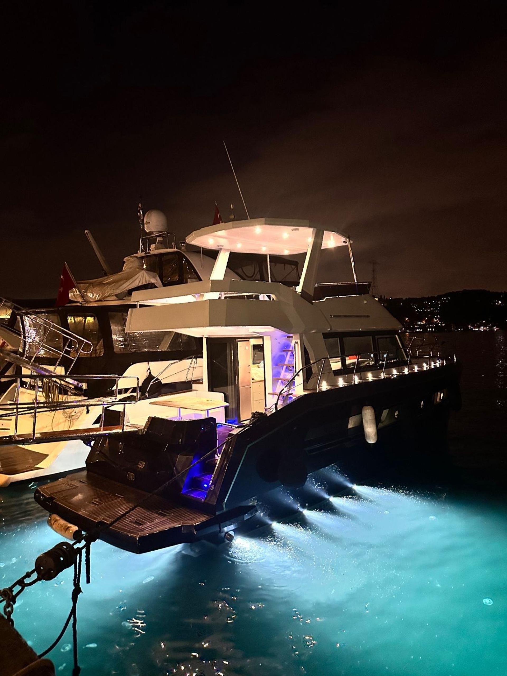 Rental Custom made 13m Motor Yacht - 633 - photo 3