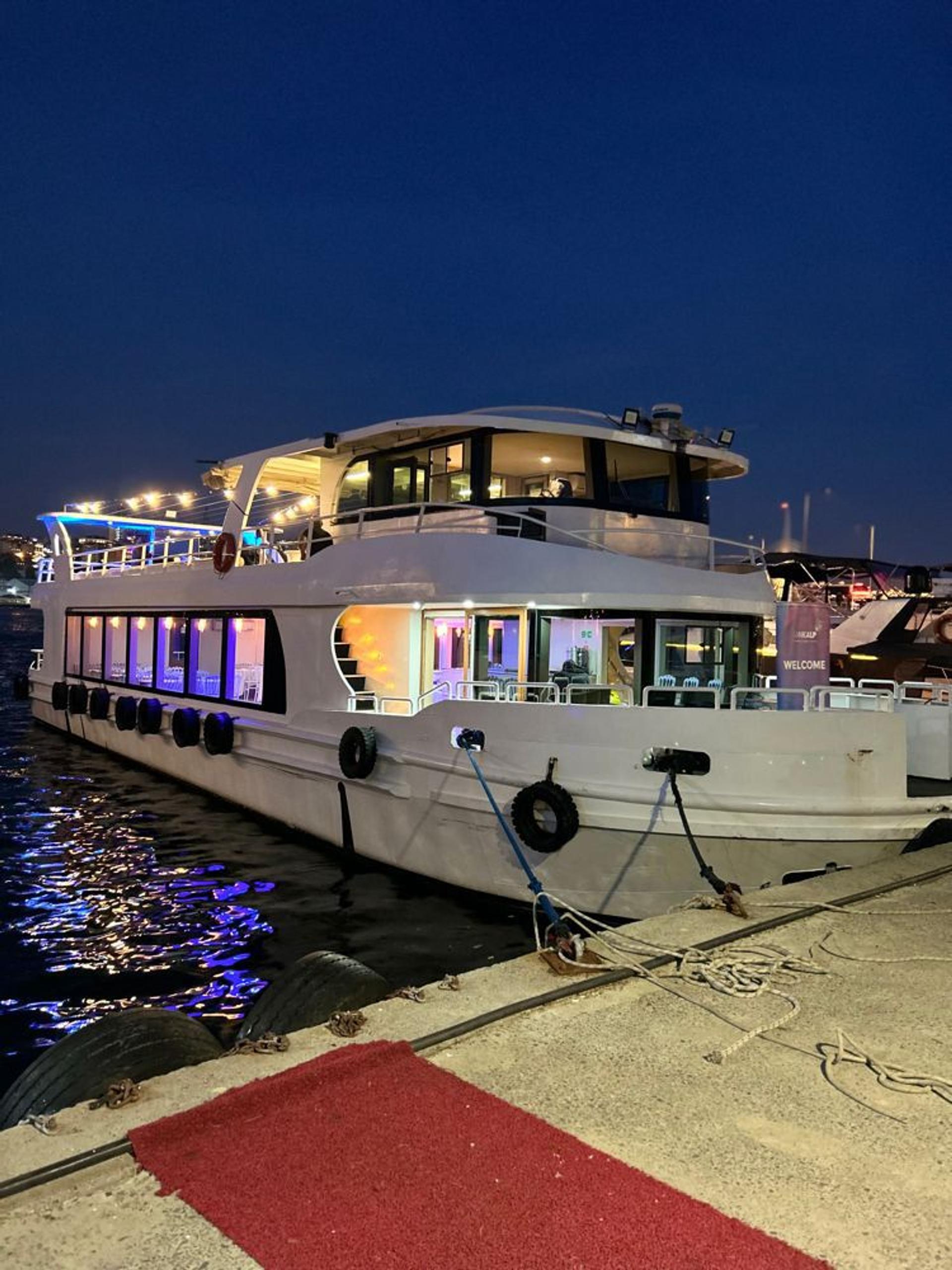 Rental Custom made 23m Party Boat - 37 - photo 1