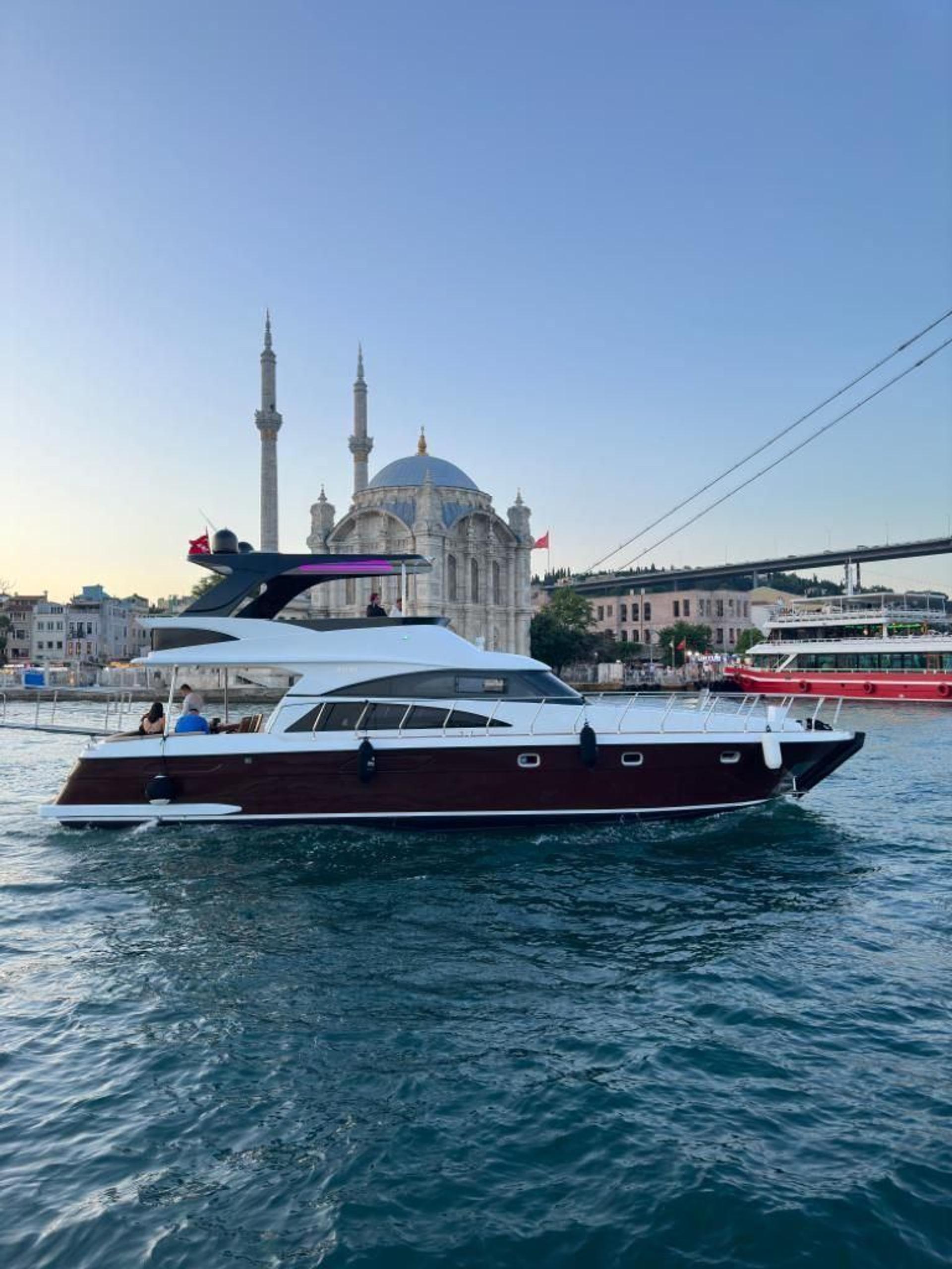 Rental Custom made 17m Motor Yacht - 42 - photo 2