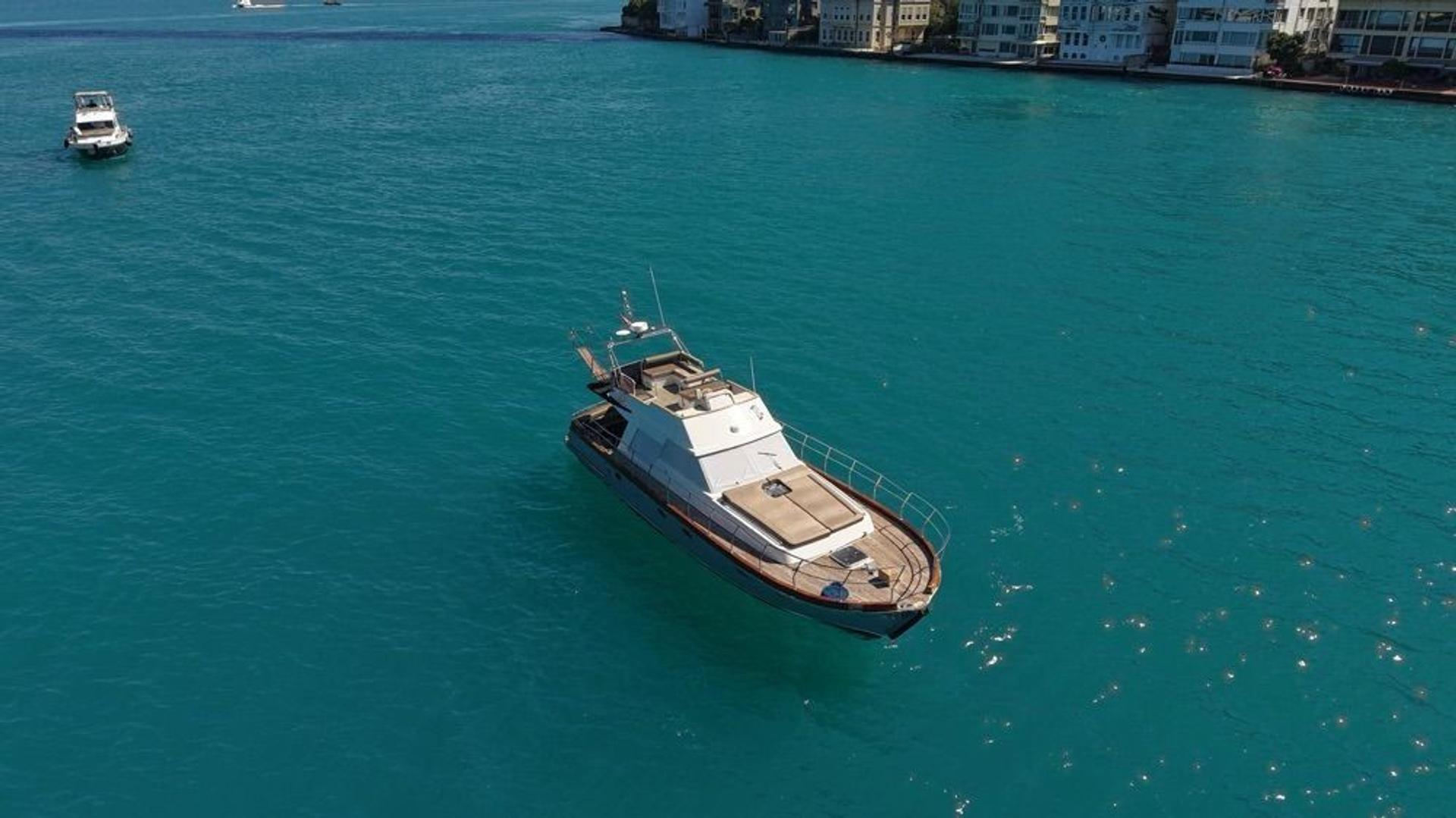 Rental Custom made 14m Motor Yacht - 385 - photo 2