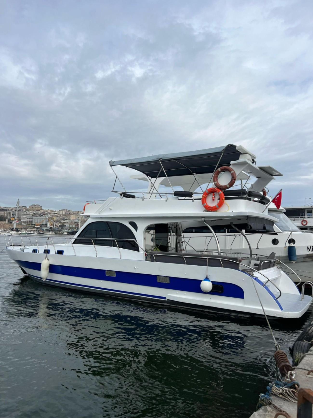 Rental Custom made 13m Motor Yacht - 79-0