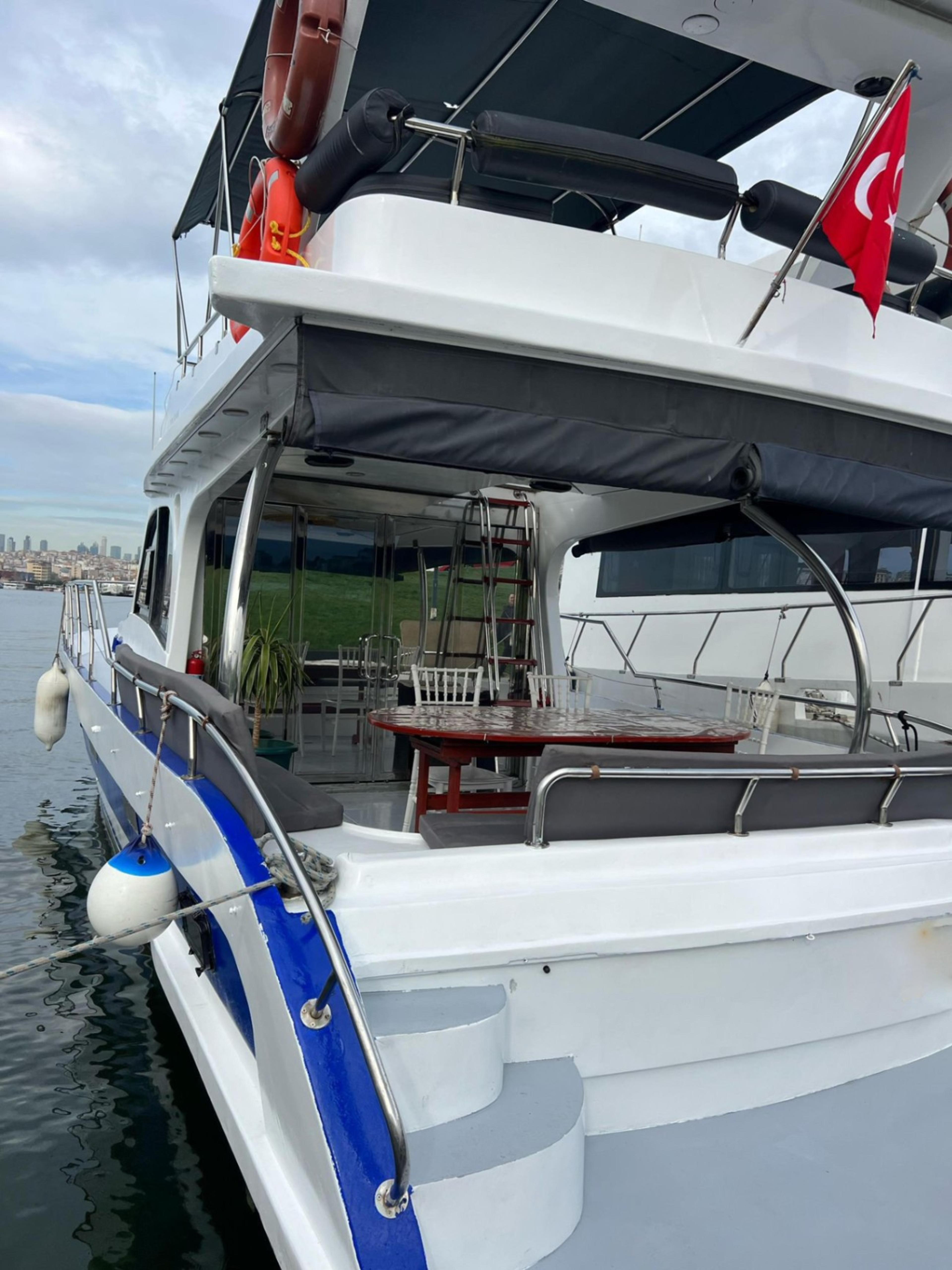 Kiralık Özel yapım 13m Motoryat - 79 - photo 3