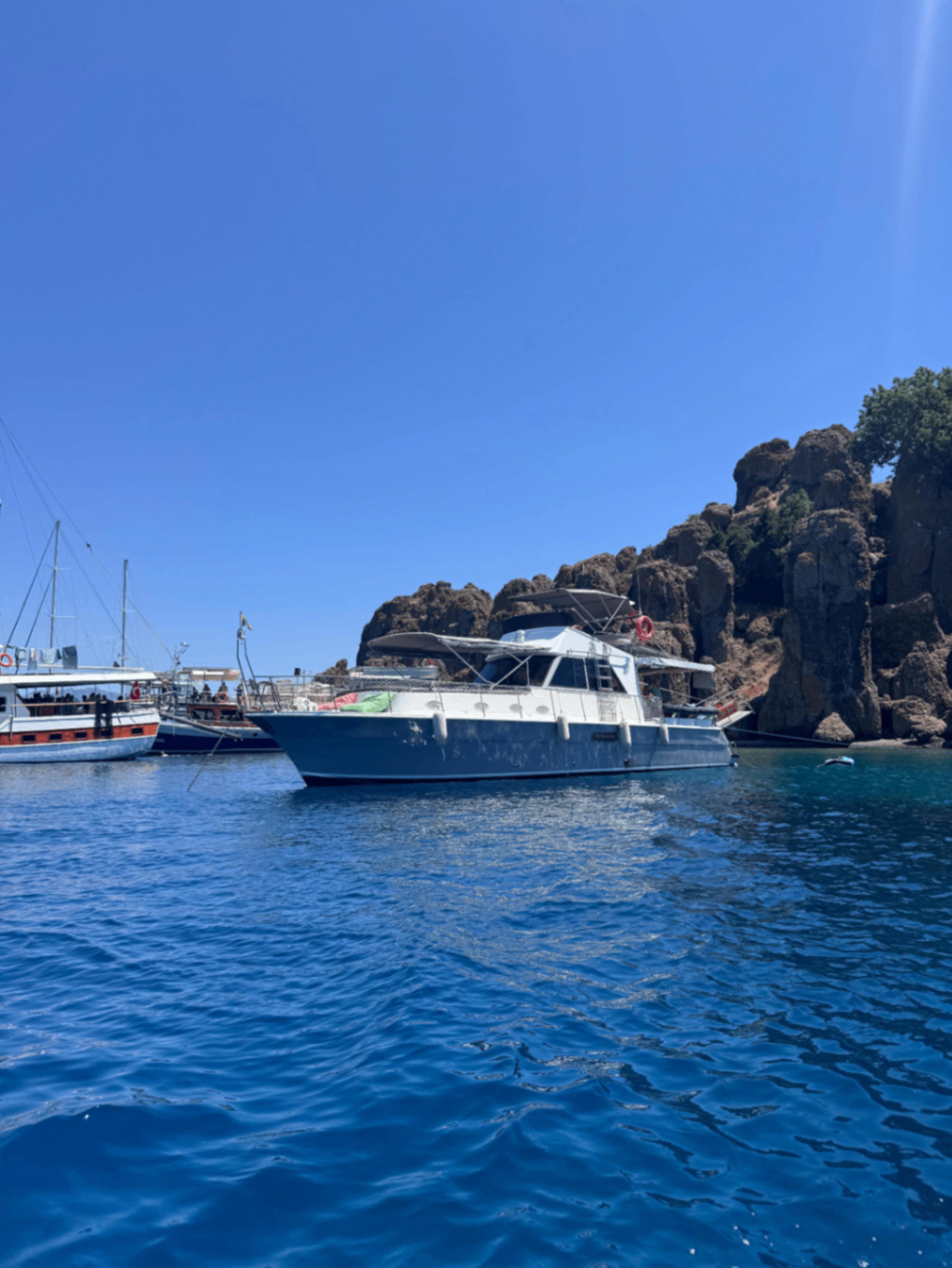 Rental Custom made 15m Motor Yacht - 1123 - photo 2