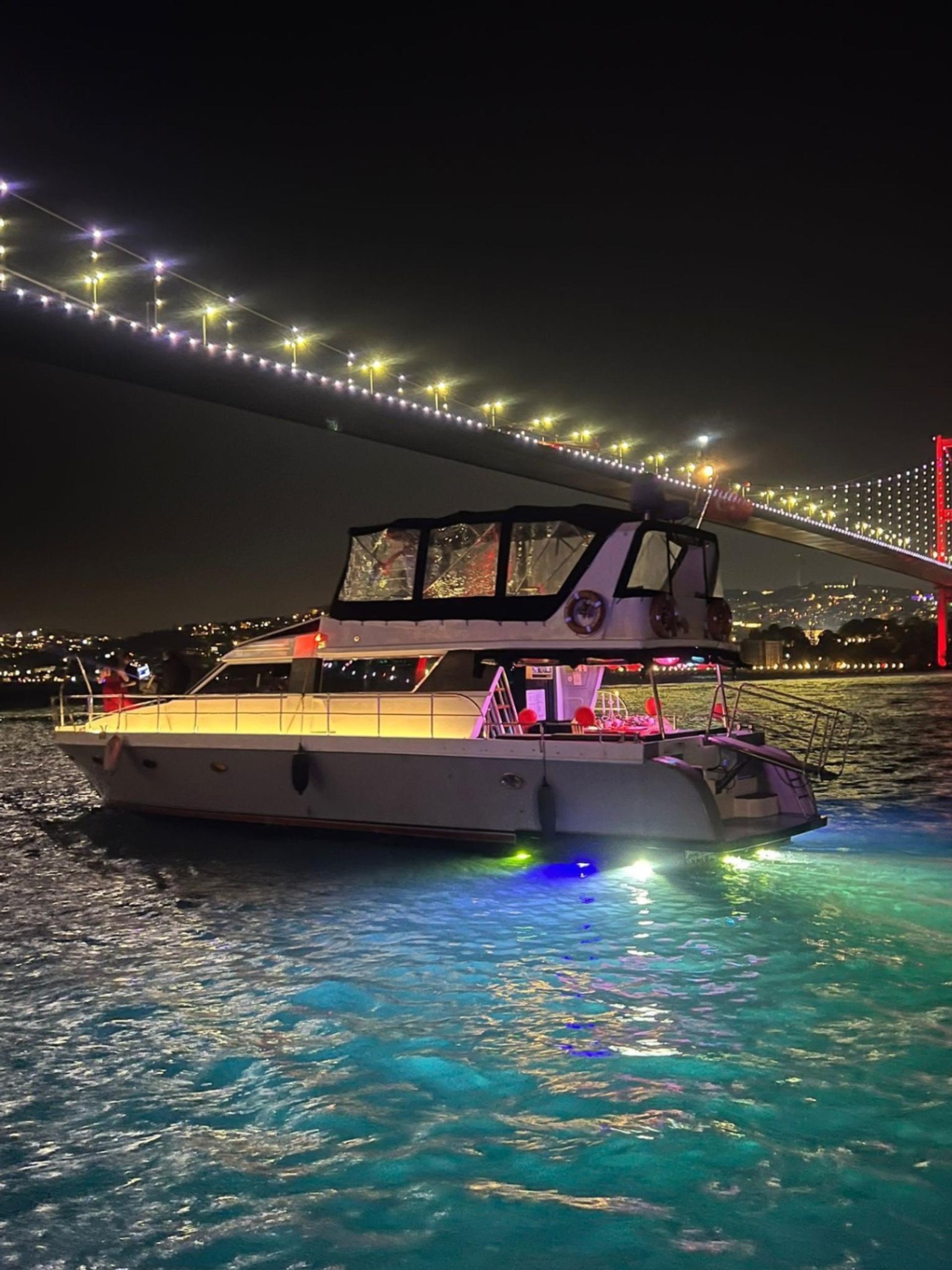 Rental Custom made 18m Motor Yacht - 947 - photo 3