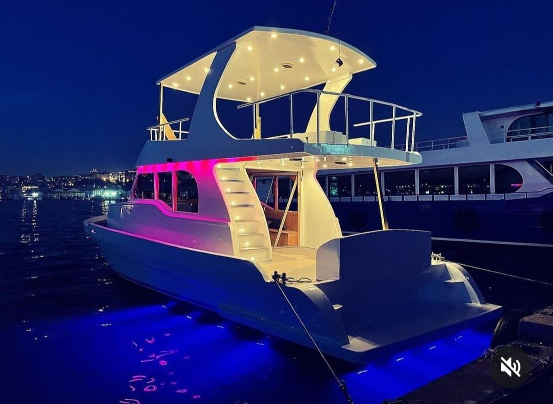 Kiralık Özel yapım 14m Motoryat - 89 - photo 3