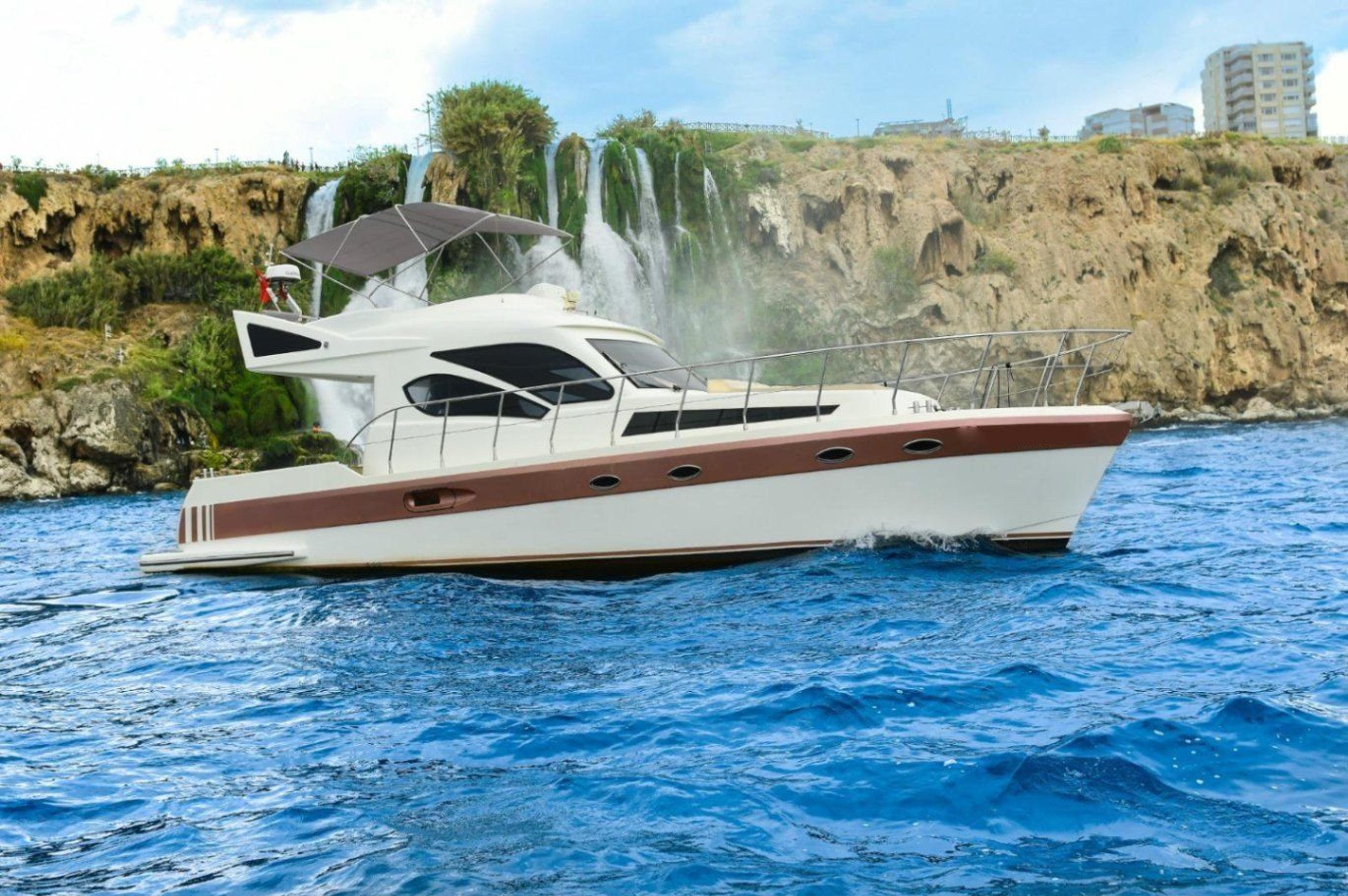 Rental Custom made 14m Motor Yacht - 916 - photo 1