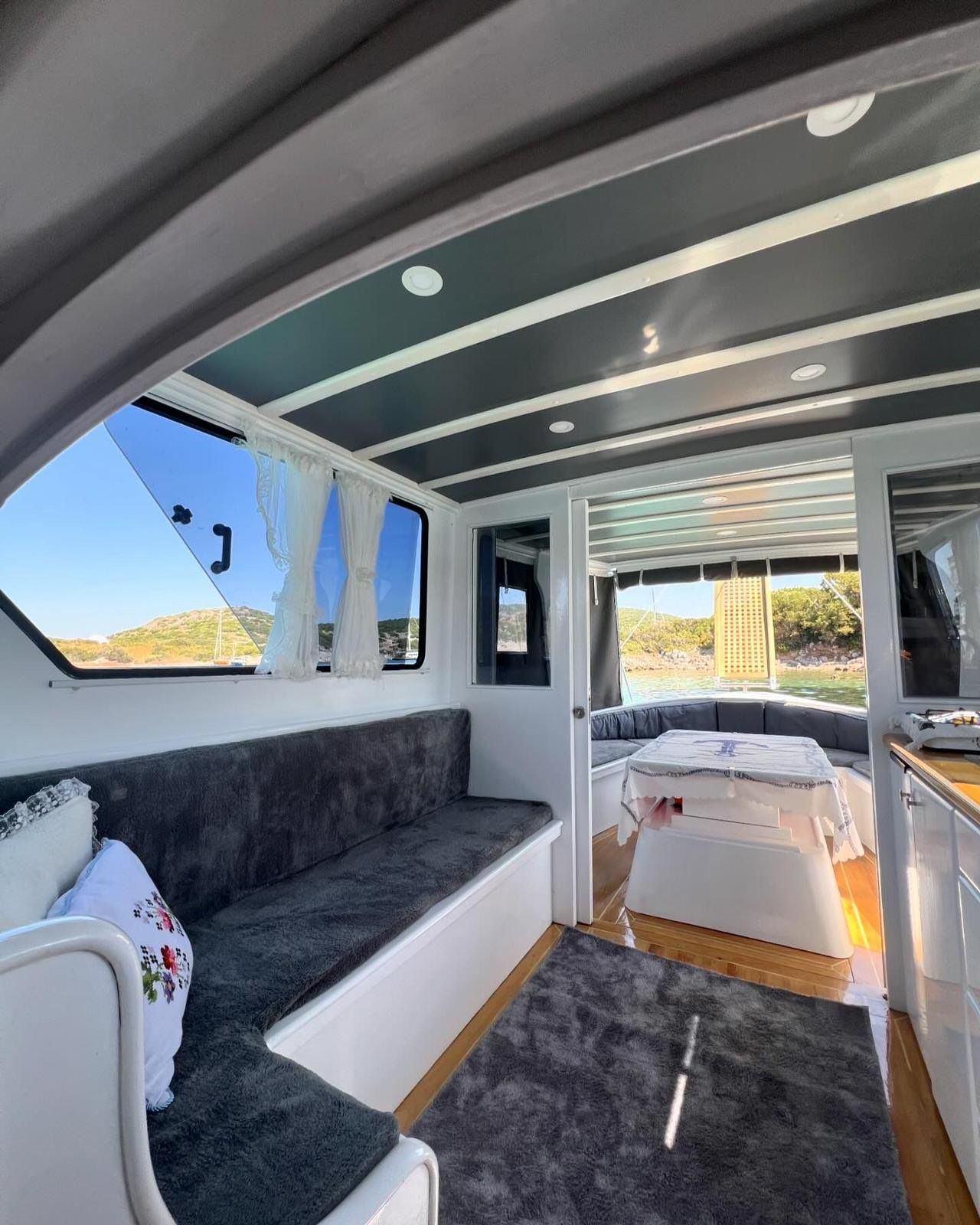 Rental Custom made 10m Motor Yacht - 813-3