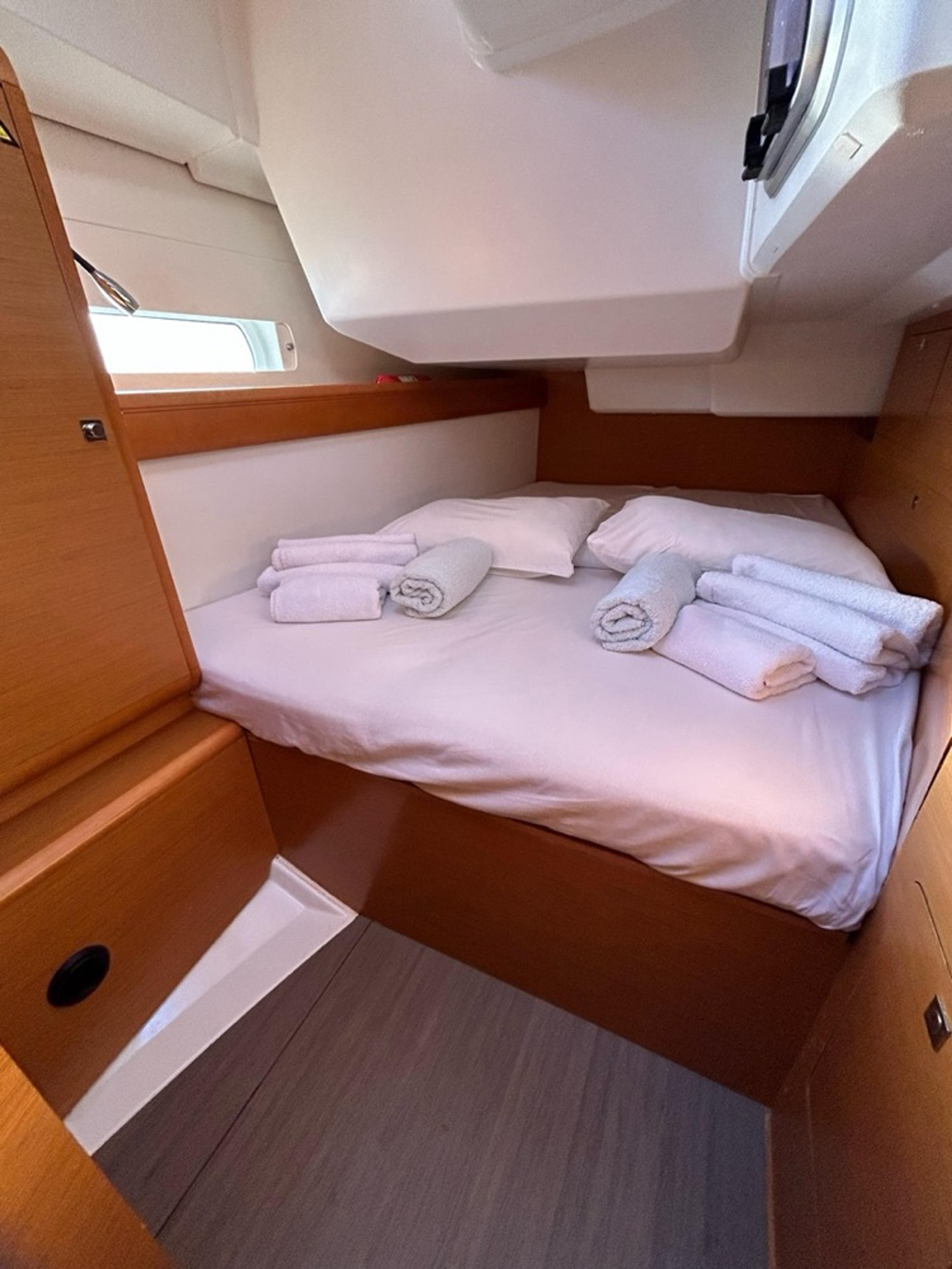 Rental Jeanneau 14m Sailboat - 317 - photo 8