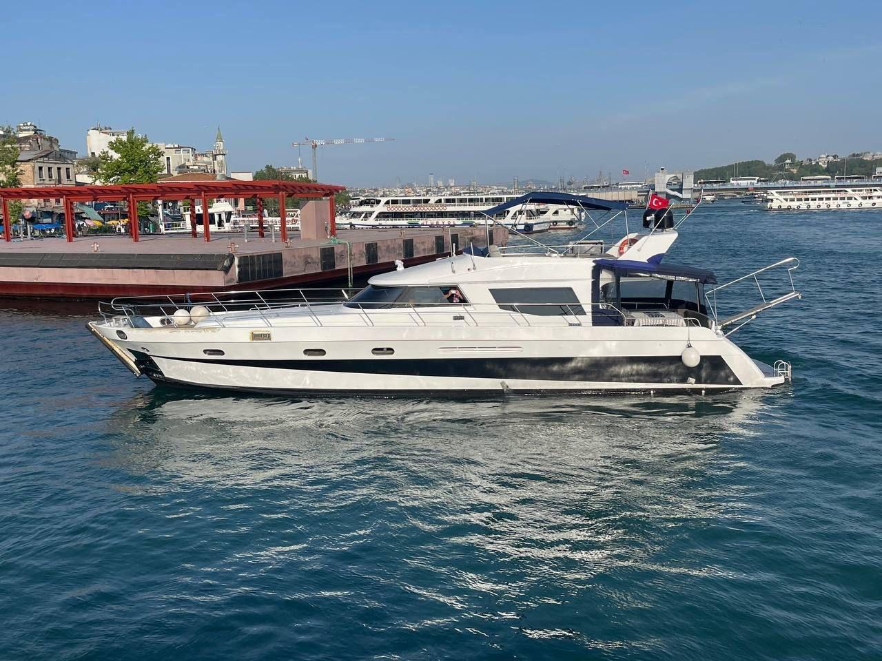 Rental Ferretti Yachts 19m Motor Yacht - 94-3
