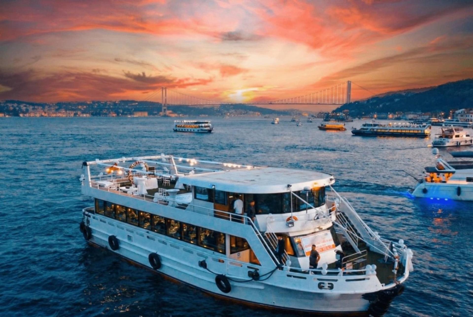 Rental Custom made 24m Party Boat - 1128 - photo 1
