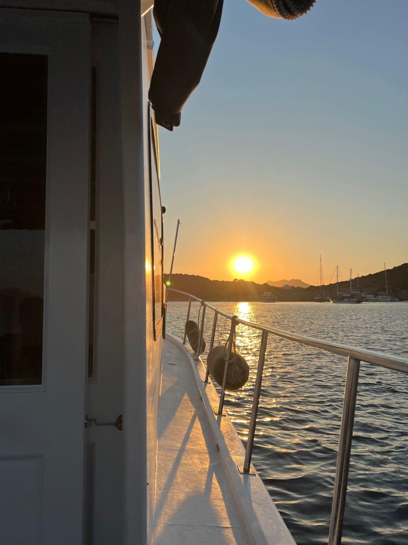 Rental Custom made 10m Motor Yacht - 813-11