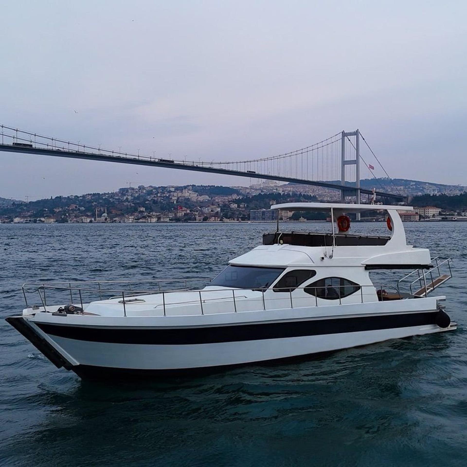 Rental Custom made 17m Motor Yacht - 411 - photo 1