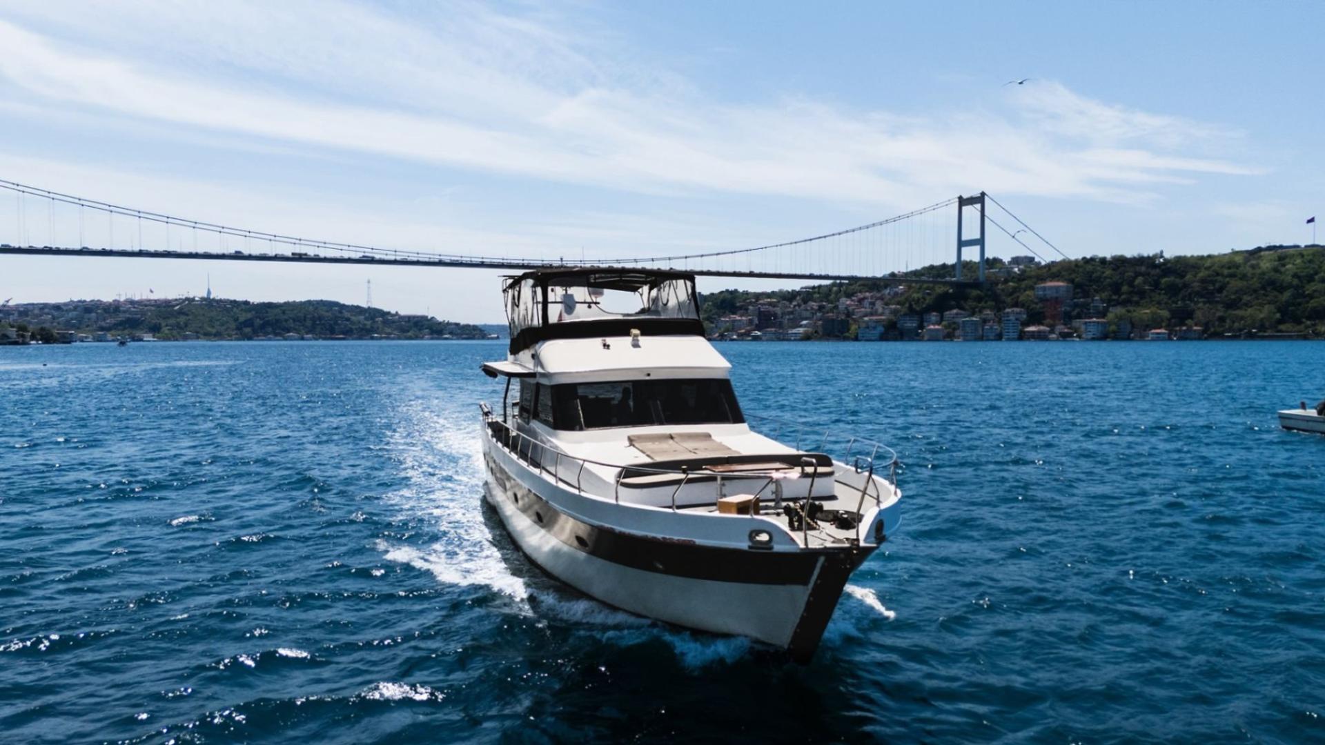 Rental Custom made 22m Motor Yacht - 1012 - photo 2