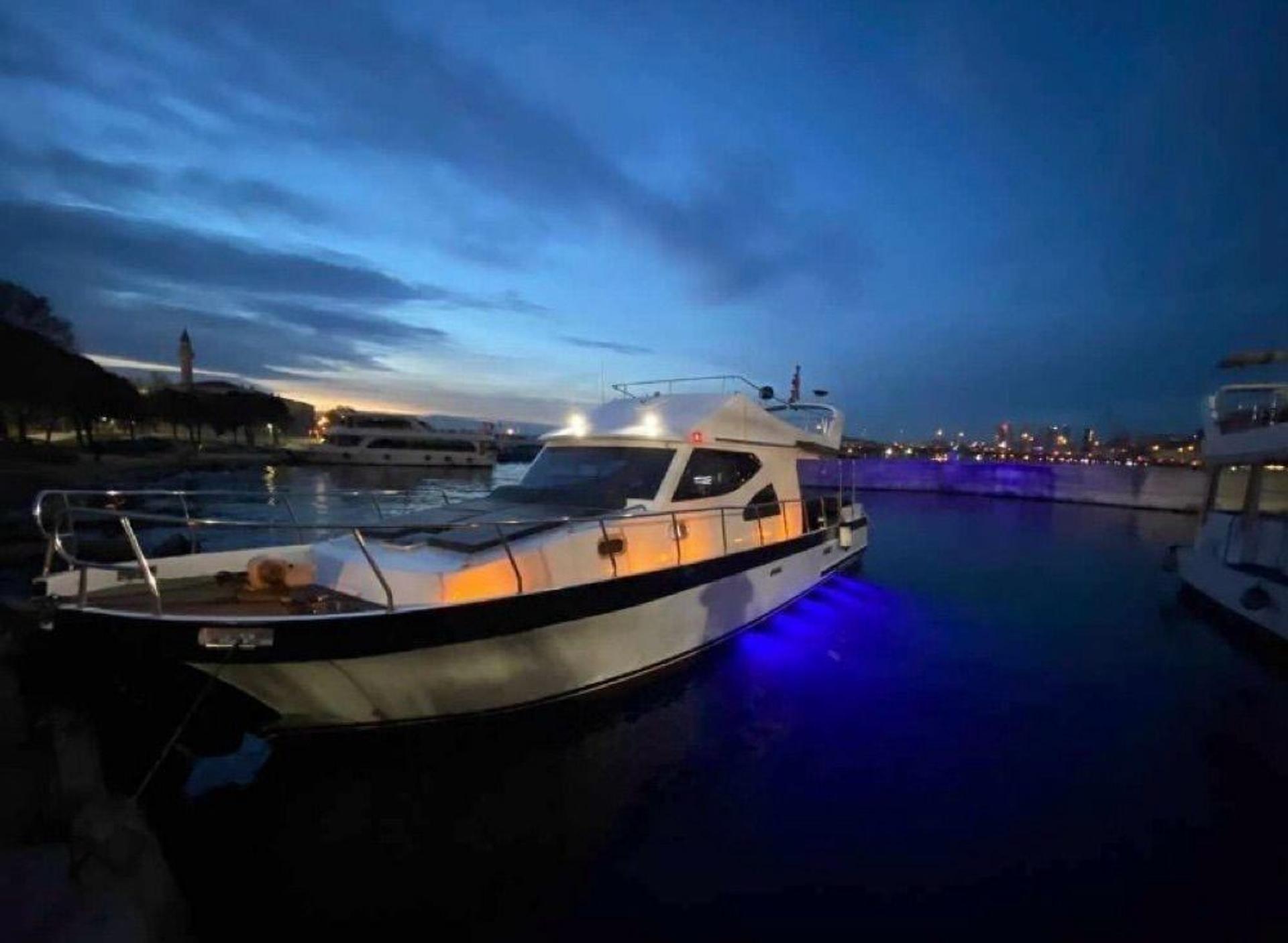 Rental Custom made 14m Motor Yacht - 171 - photo 17