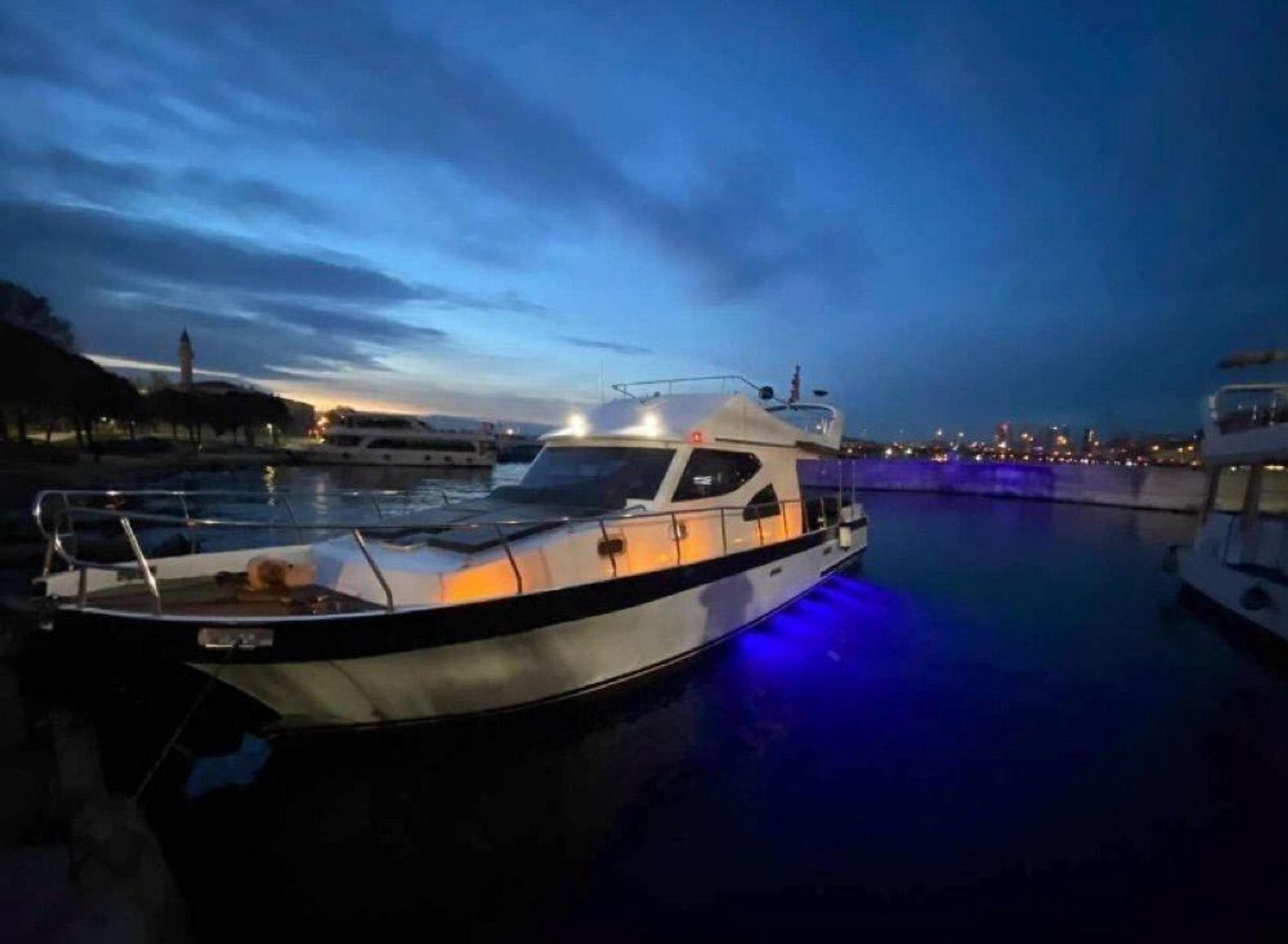 Kiralık Özel yapım 14m Motoryat - 171 - photo 17