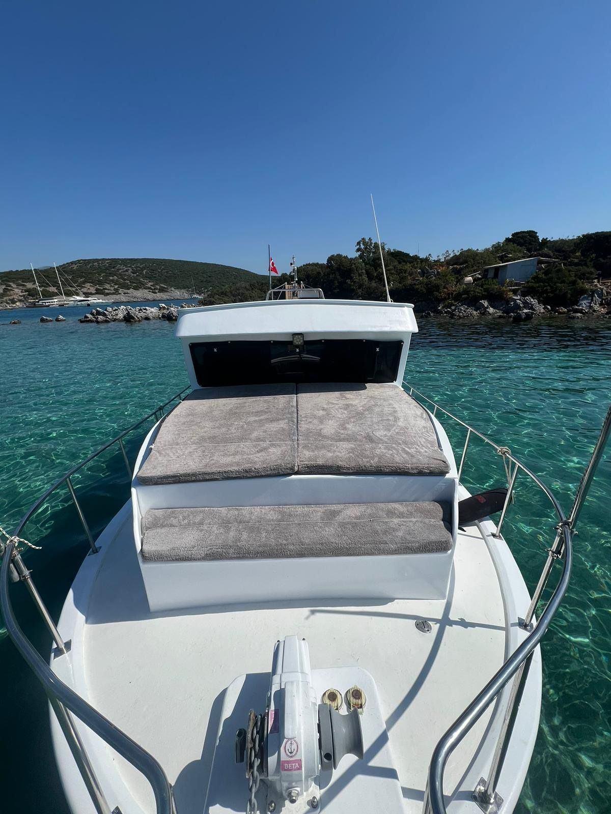 Rental Custom made 10m Motor Yacht - 813-9