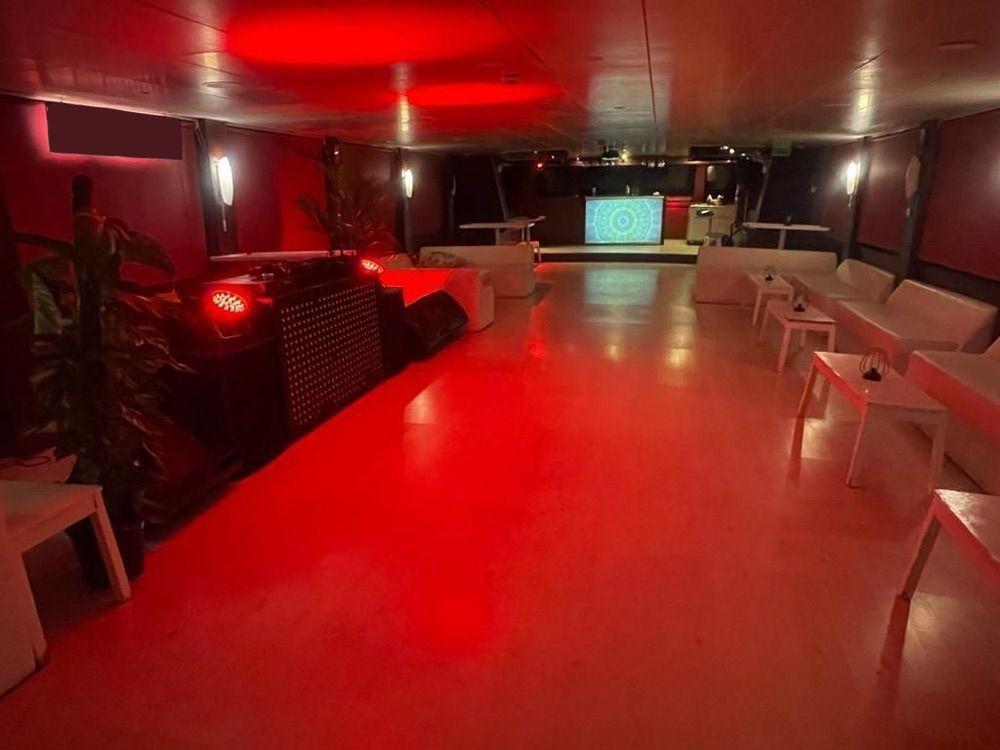Rental Custom made 26m Party Boat - 313-4