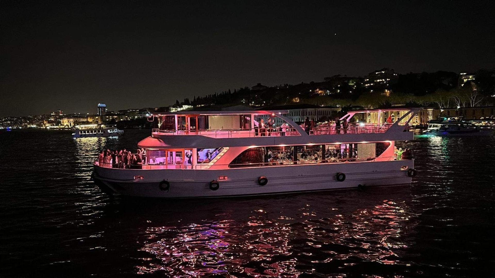 Rental Custom made 24m Party Boat - 1025 - photo 1